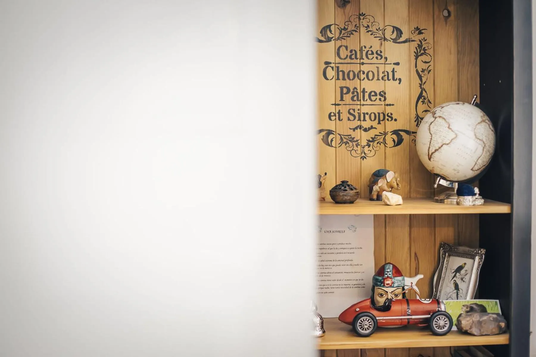 Decorative detail in Casa Ferran, amplias habitaciones y apartamentos de montaña