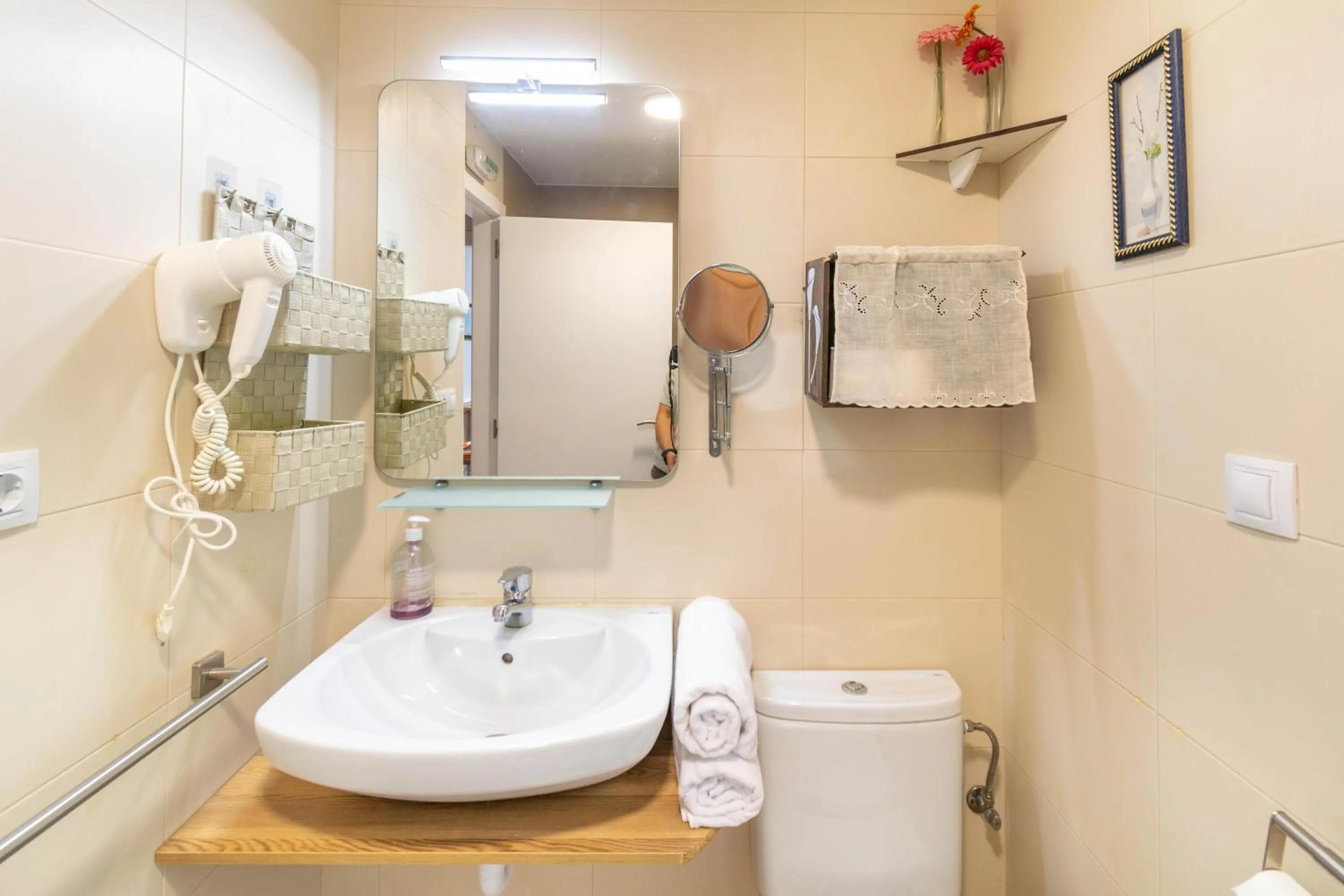 Shower in Casa Ferran, amplias habitaciones y apartamentos de montaña