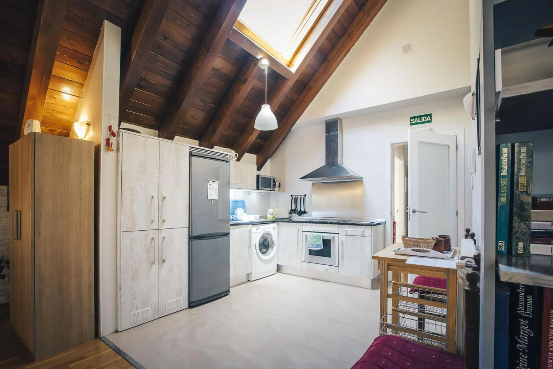 Kitchen or kitchenette in Casa Ferran, amplias habitaciones y apartamentos de montaña