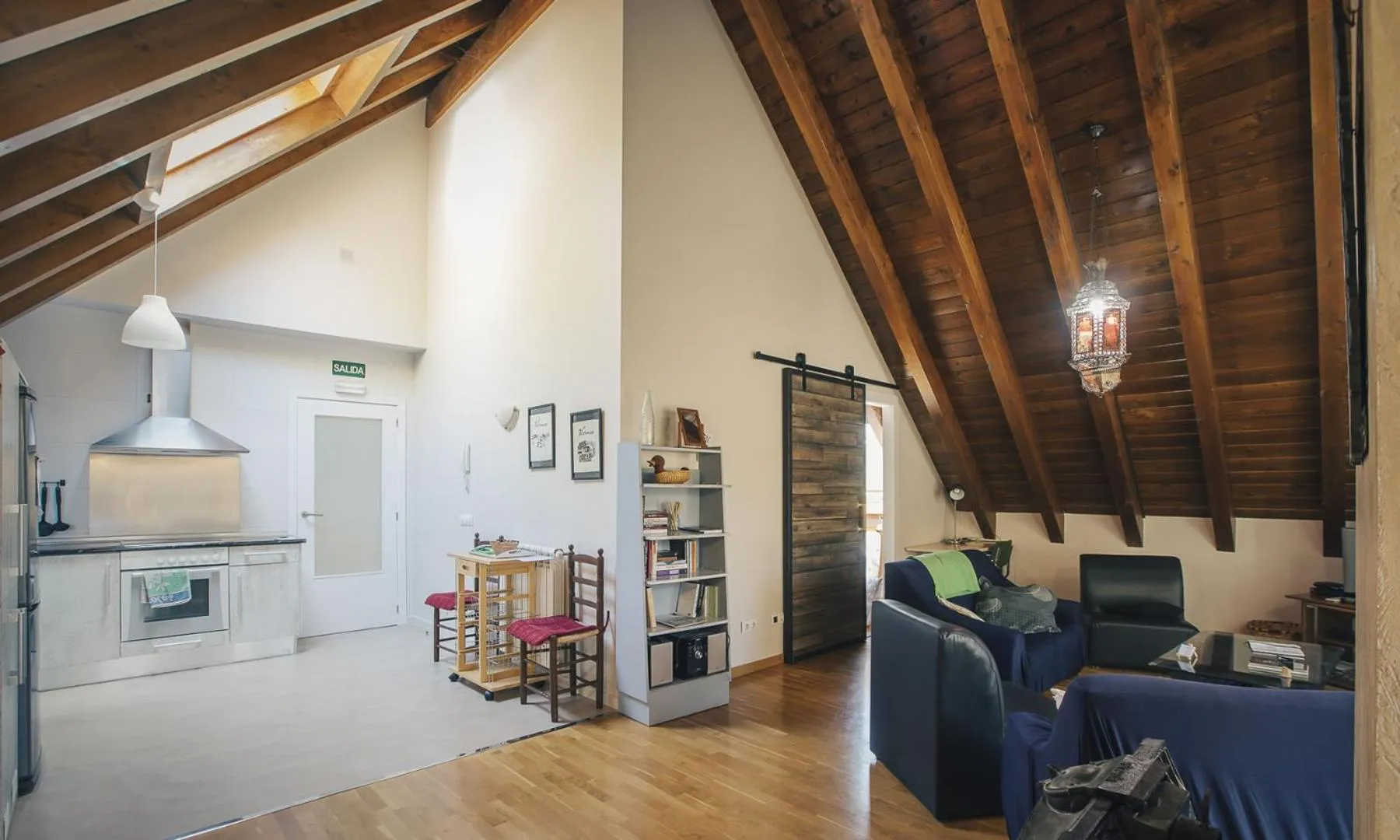 Living room in Casa Ferran, amplias habitaciones y apartamentos de montaña