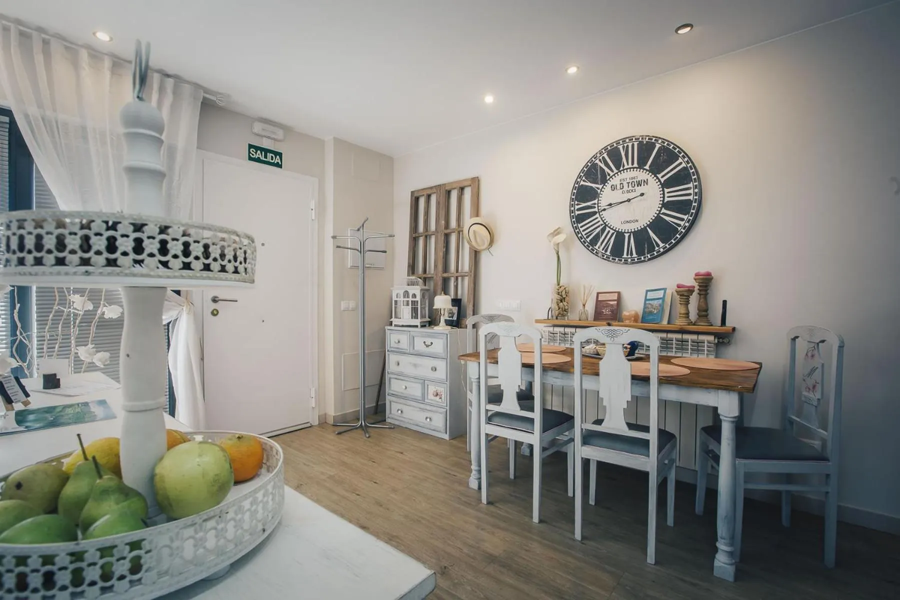 Dining area in Casa Ferran, amplias habitaciones y apartamentos de montaña
