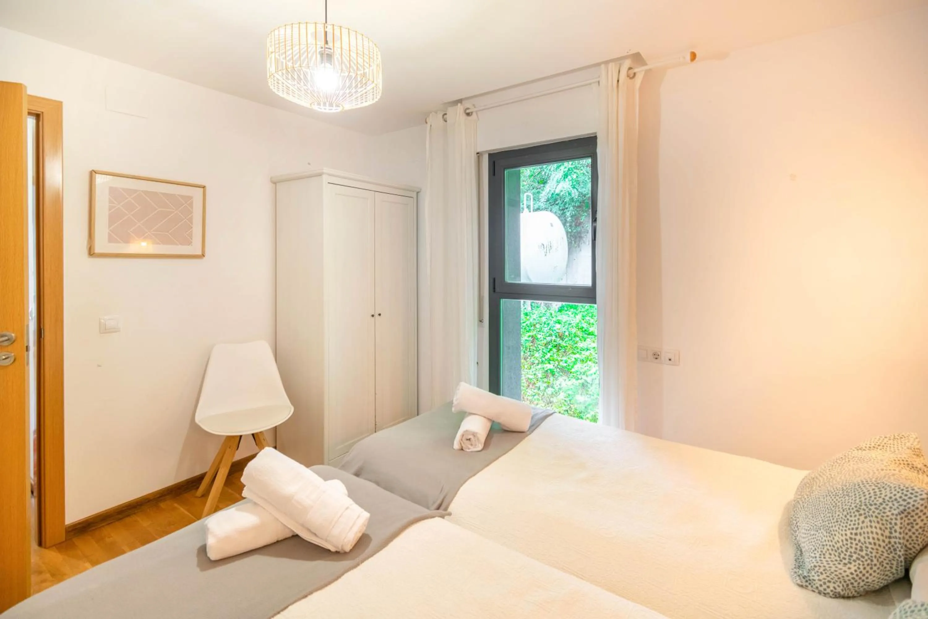 Bed in Casa Ferran, amplias habitaciones y apartamentos de montaña