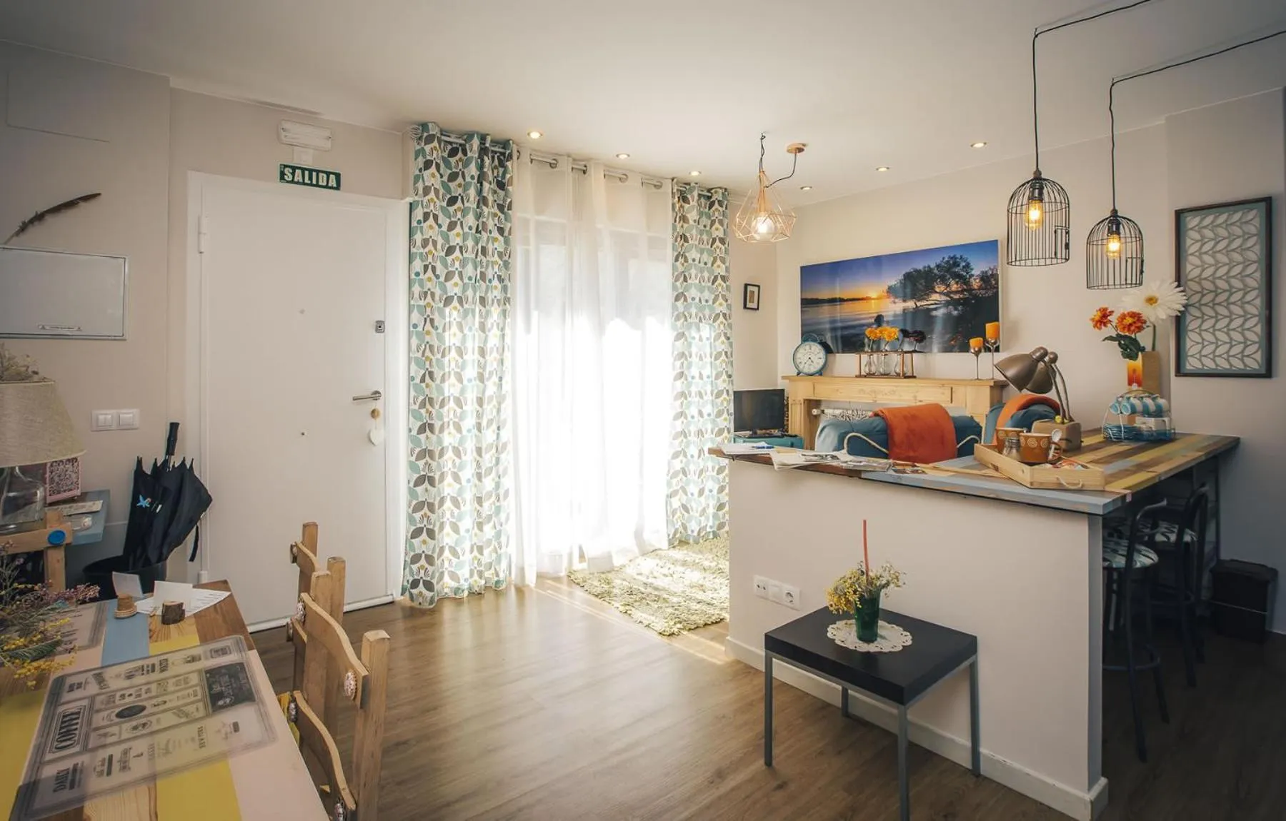 Living room in Casa Ferran, amplias habitaciones y apartamentos de montaña