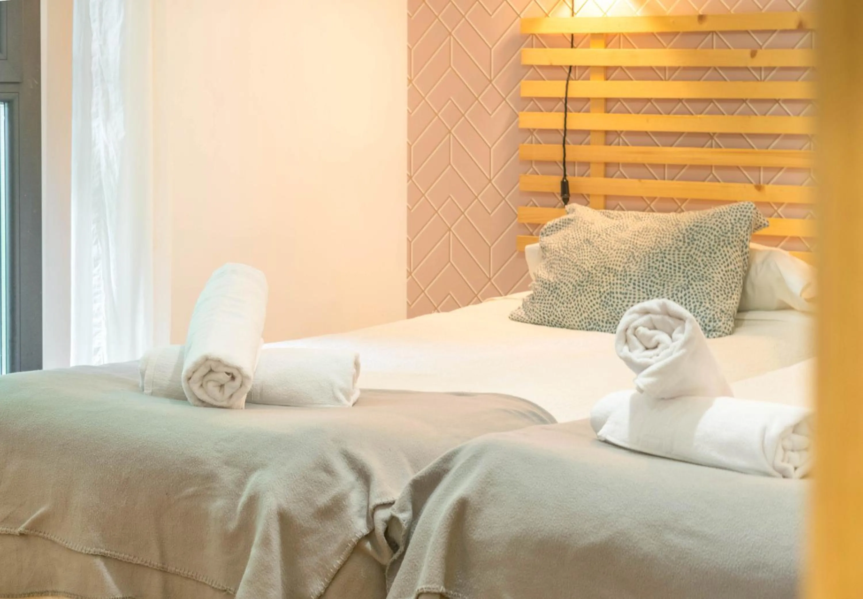 Bed in Casa Ferran, amplias habitaciones y apartamentos de montaña