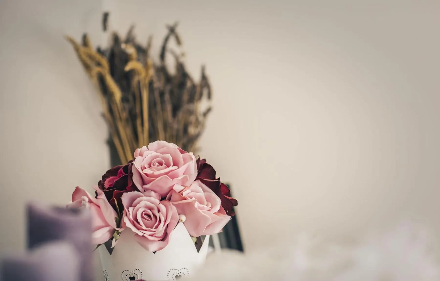 Decorative detail in Casa Ferran, amplias habitaciones y apartamentos de montaña