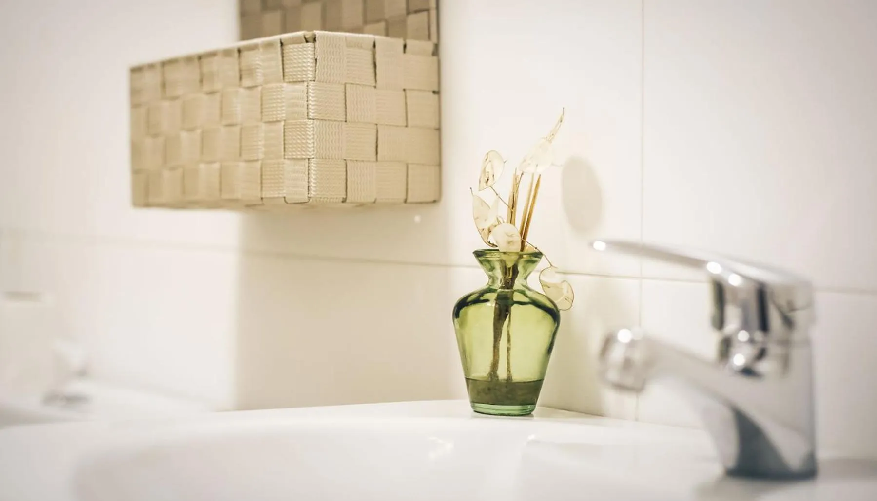 Bathroom, Bed in Casa Ferran, amplias habitaciones y apartamentos de montaña