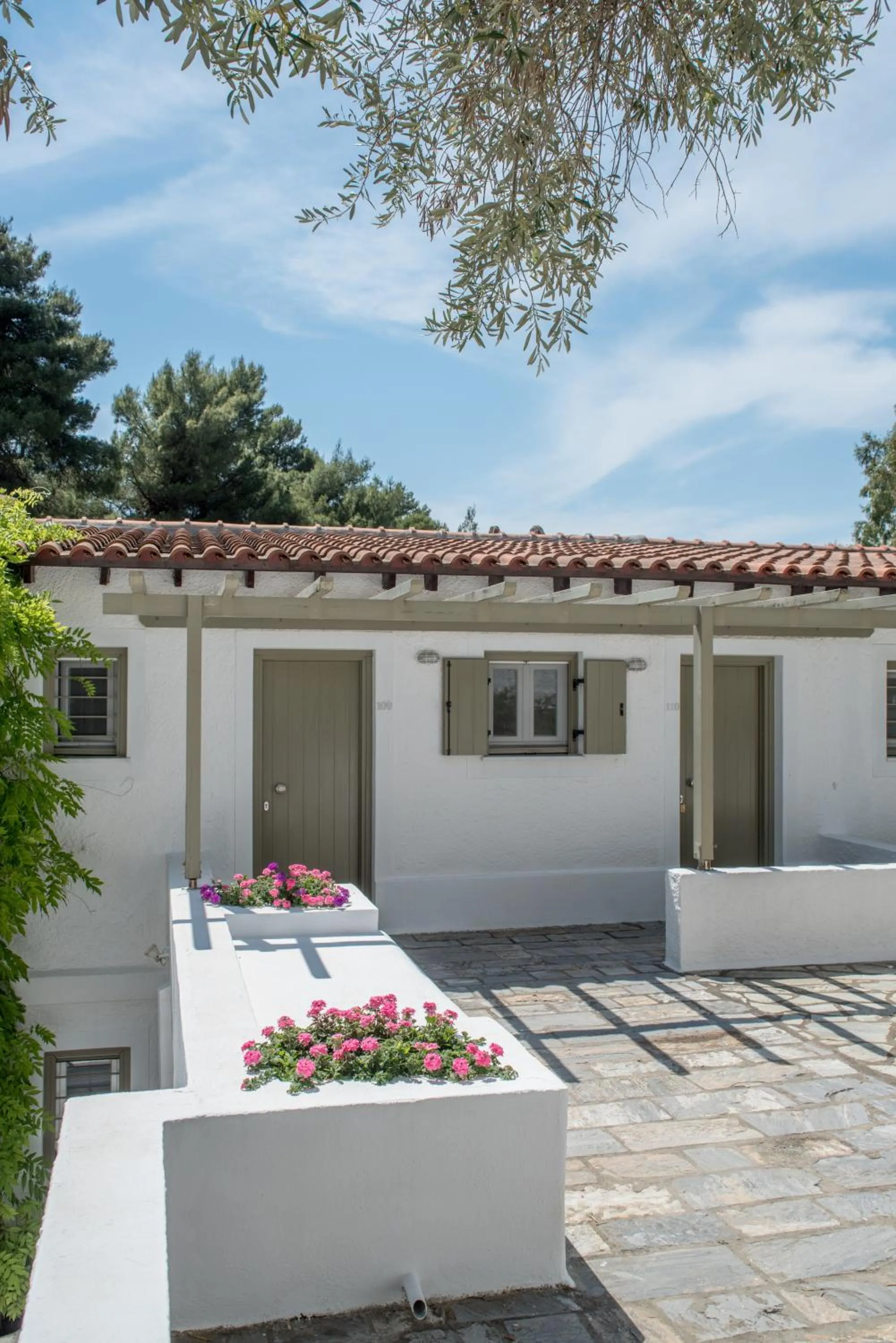 Facade/entrance in Skiathos Holidays Suites & Villas