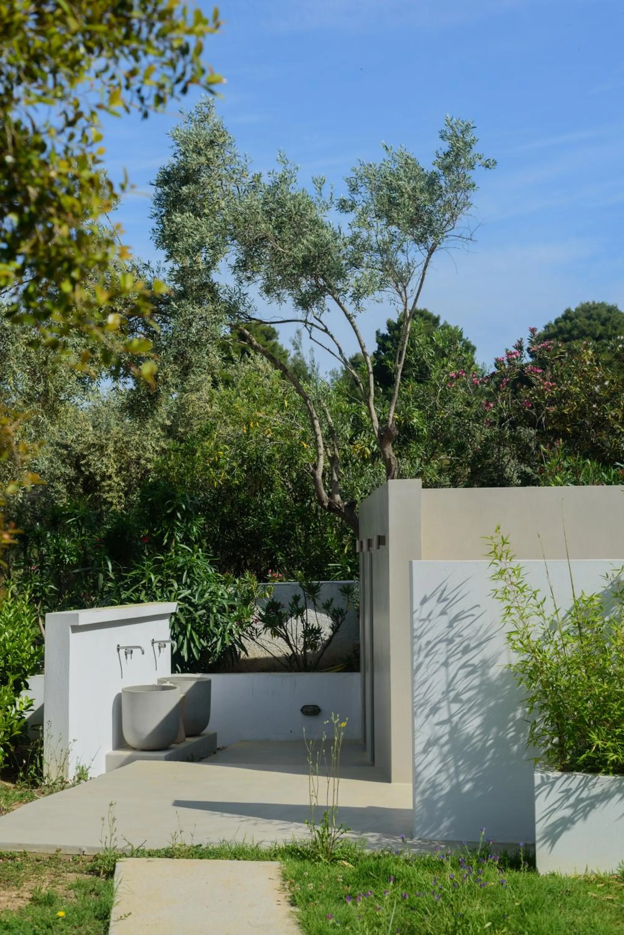 Area and facilities in Skiathos Holidays Suites & Villas