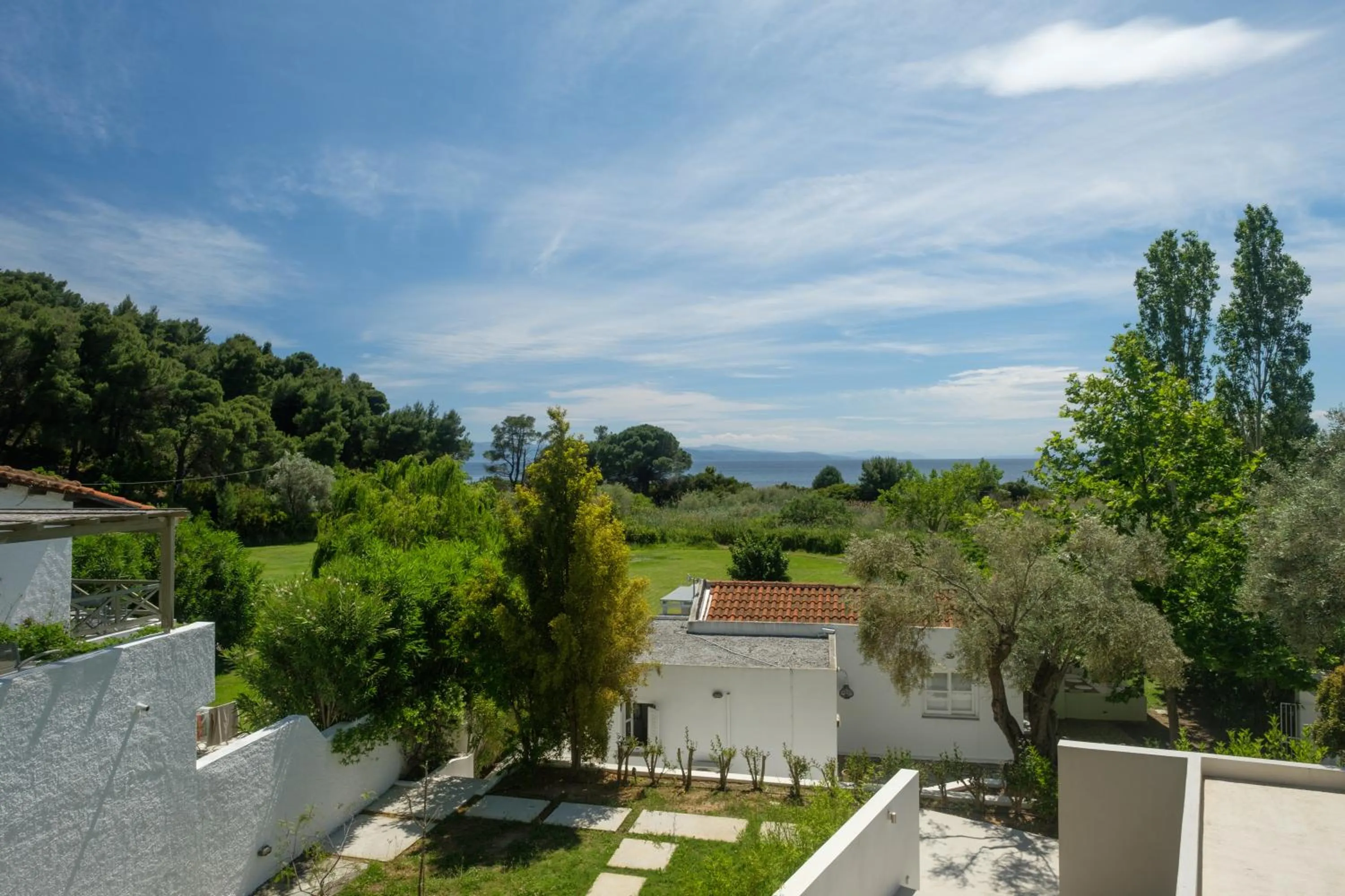 Garden in Skiathos Holidays Suites & Villas