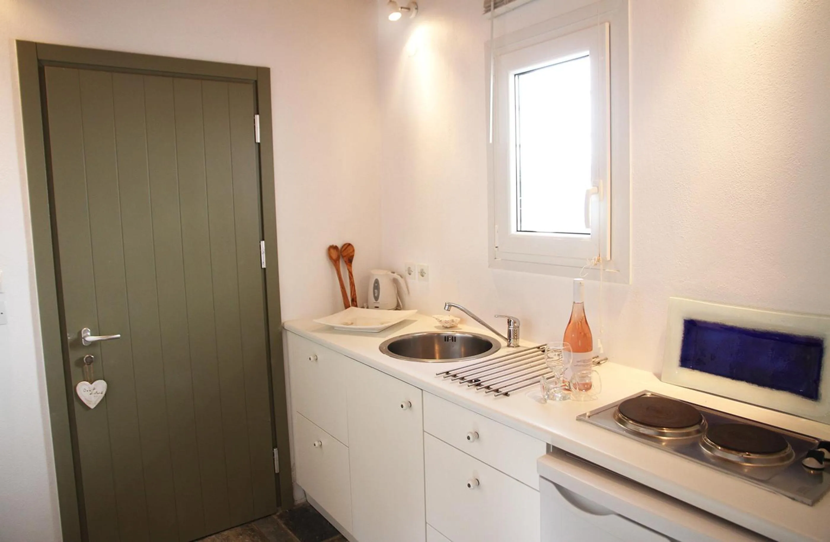 Kitchen or kitchenette in Skiathos Holidays Suites & Villas