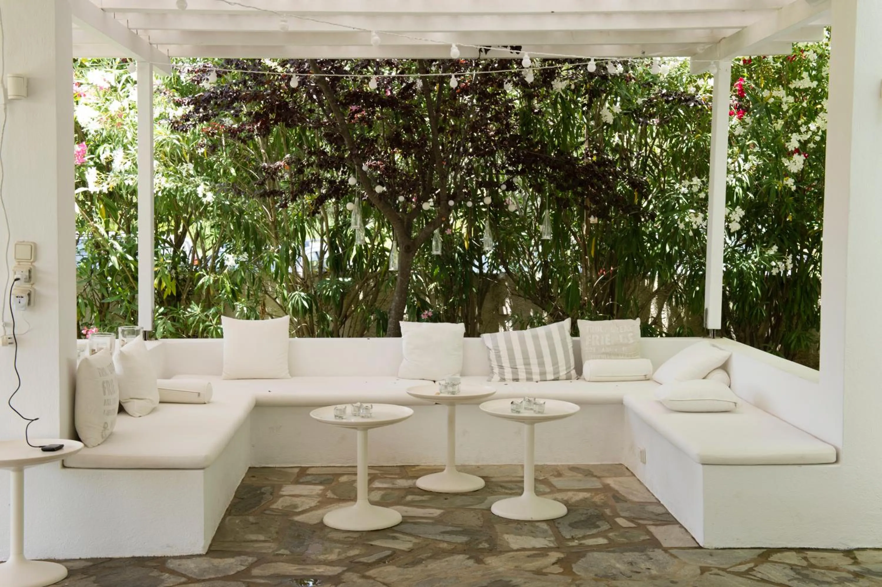 Lounge or bar in Skiathos Holidays Suites & Villas