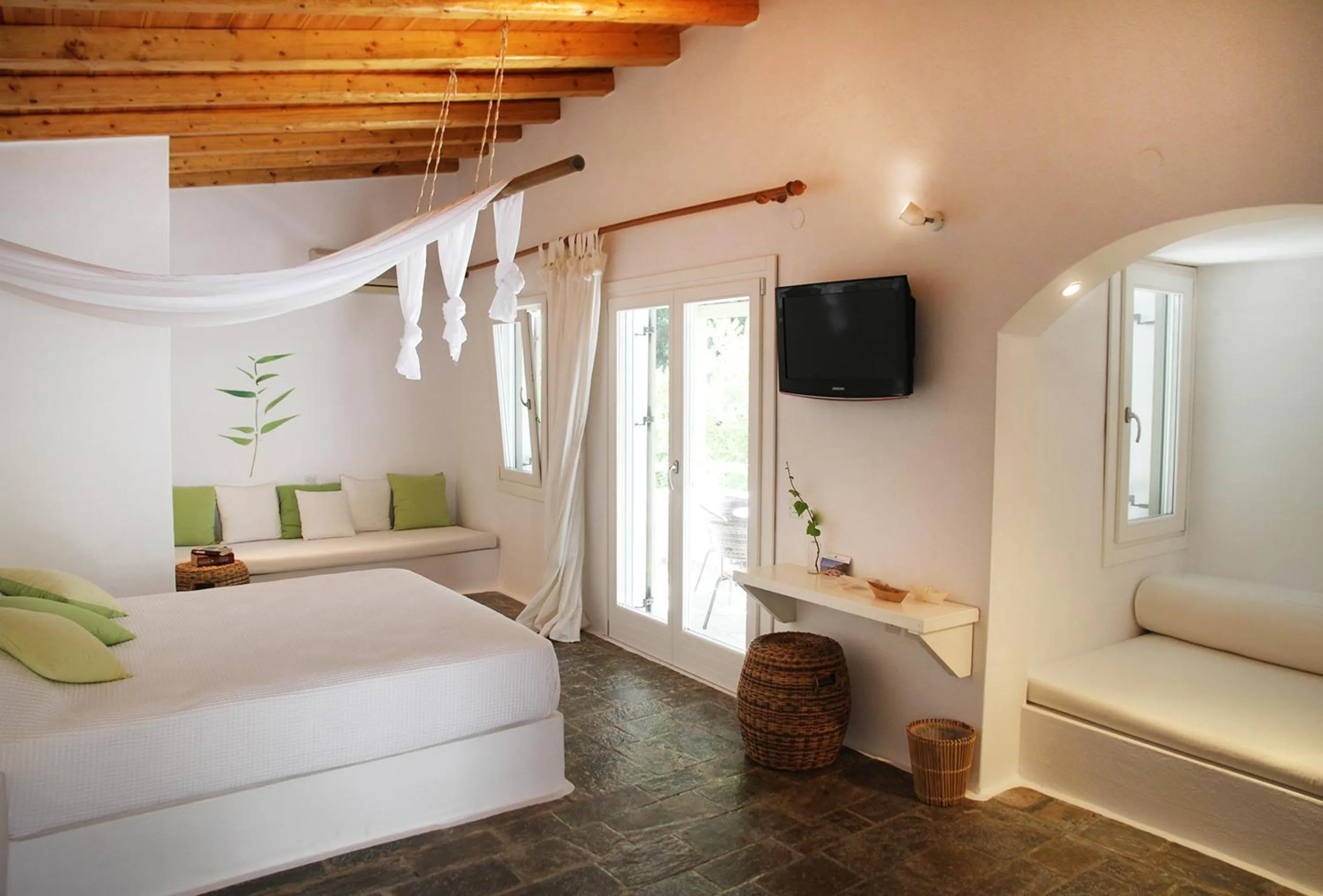 TV and multimedia, Bed in Skiathos Holidays Suites & Villas