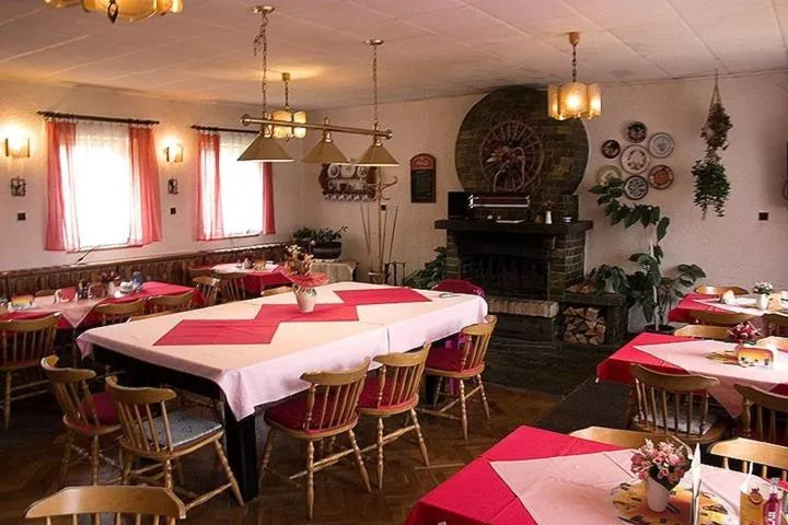 Restaurant/places to eat in Hotel-Penzion Johanka