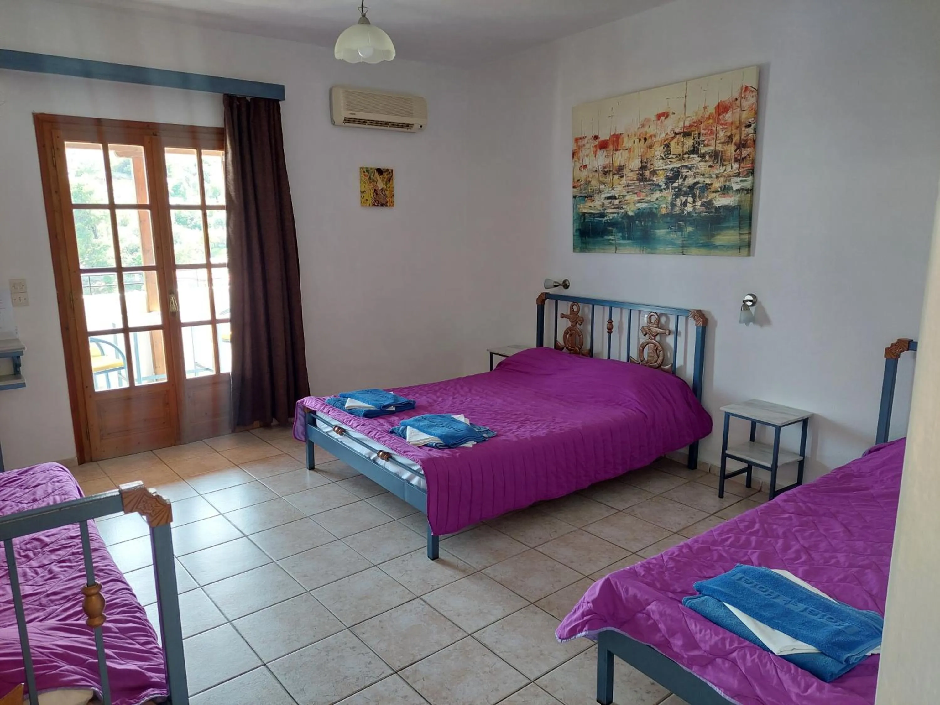 Photo of the whole room, Bed in Fengeros Village