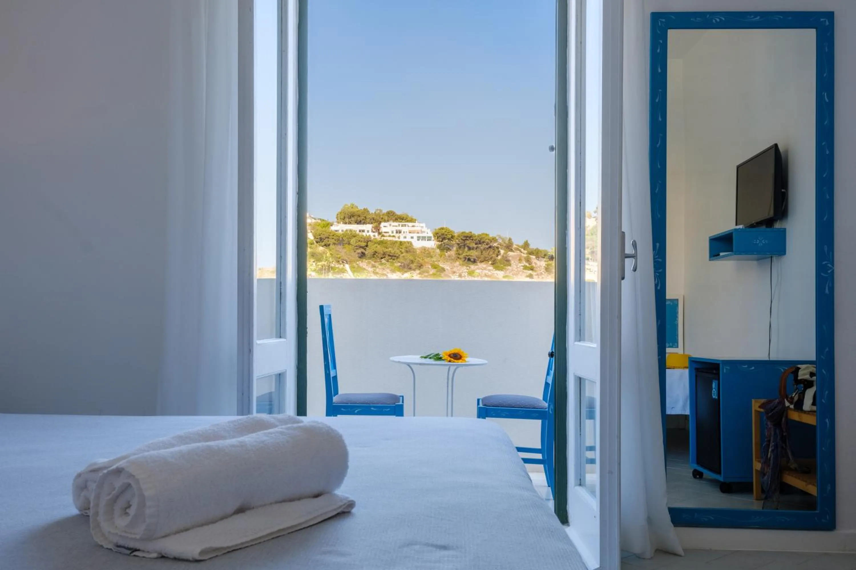 View (from property/room), Bed in Hotel La Roccia