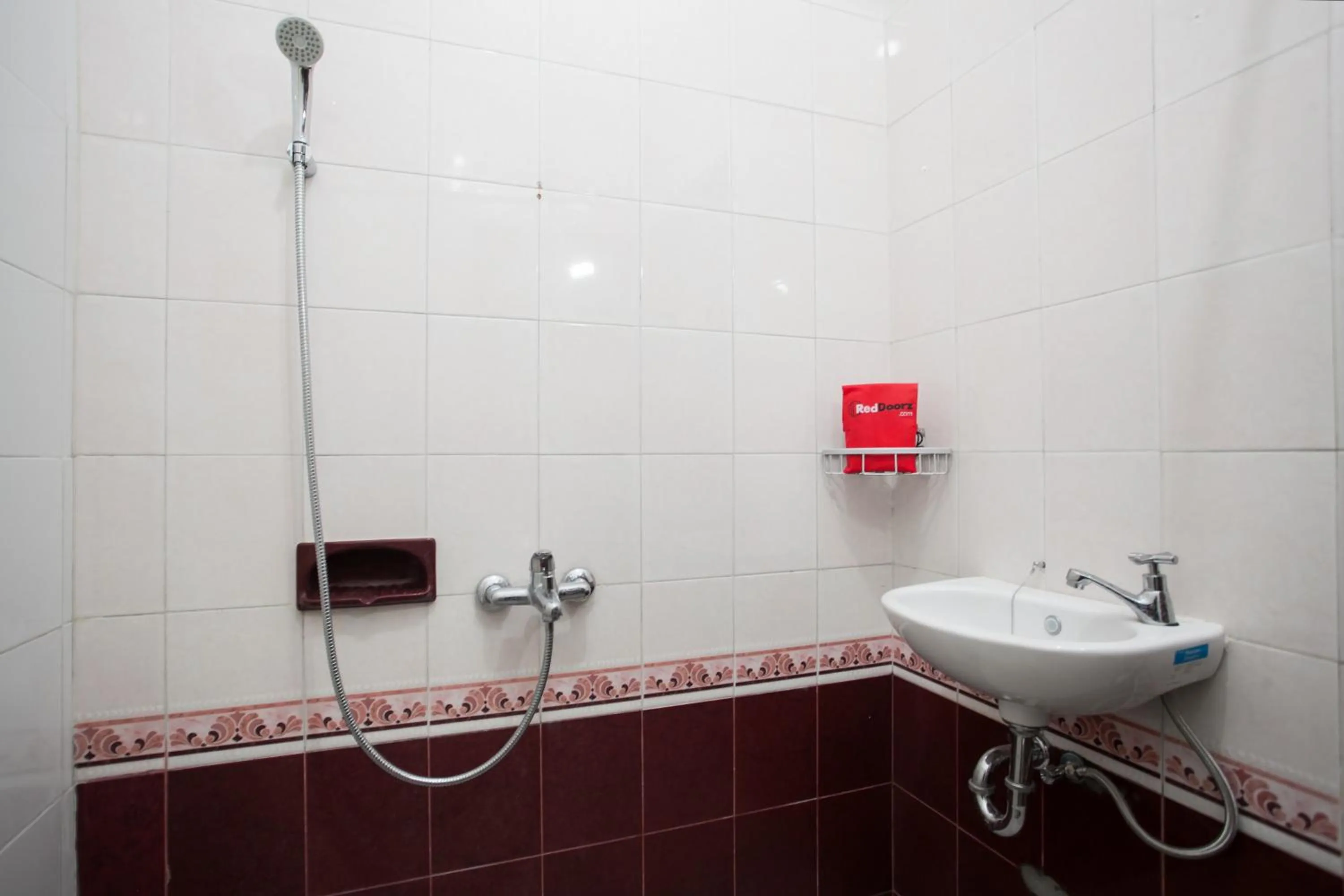 Bathroom in RedDoorz near Brawijaya University