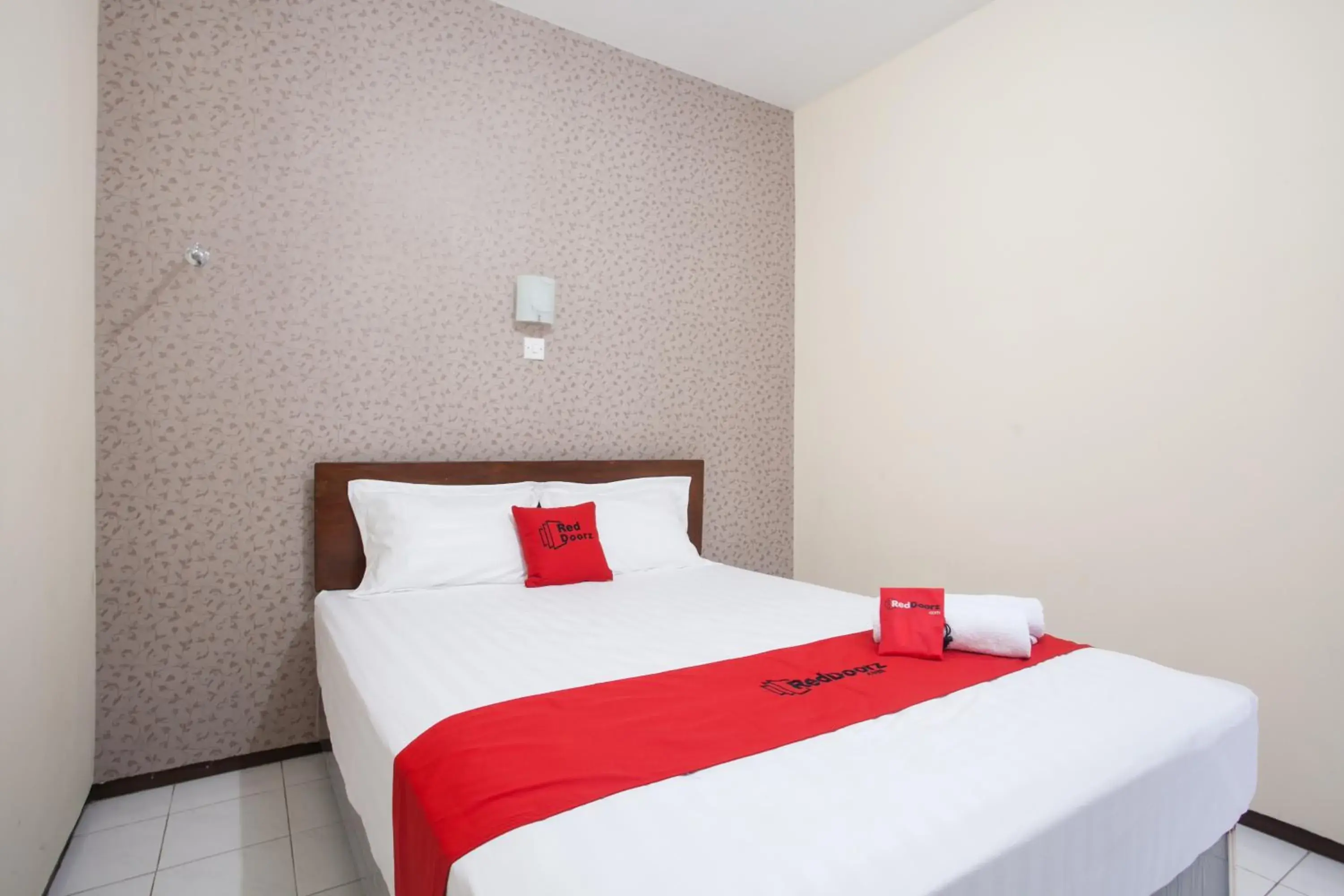 Double Room in RedDoorz near Brawijaya University Double Room in RedDoorz near Brawijaya University