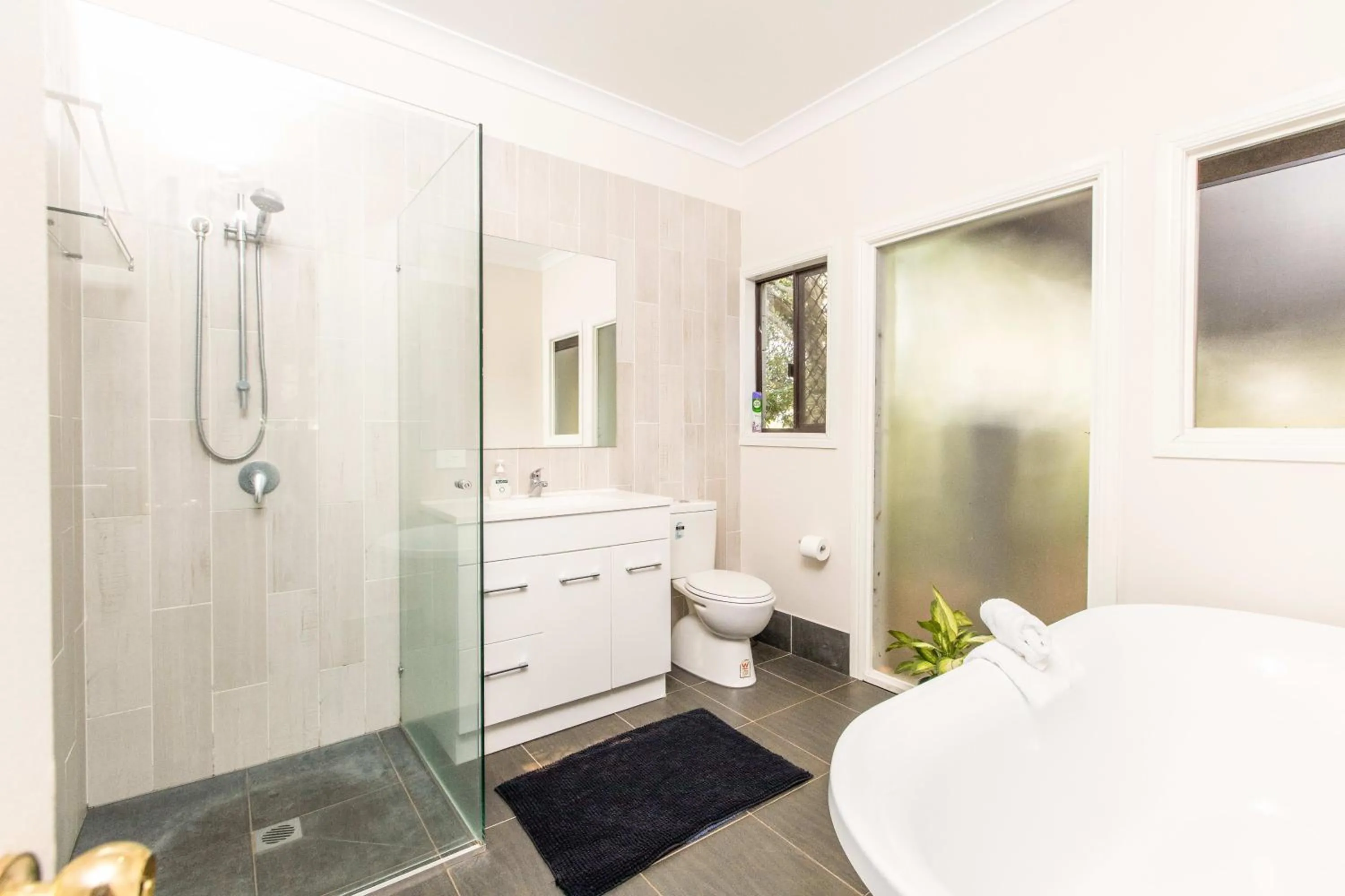 Bathroom, Bed in Mason Winery