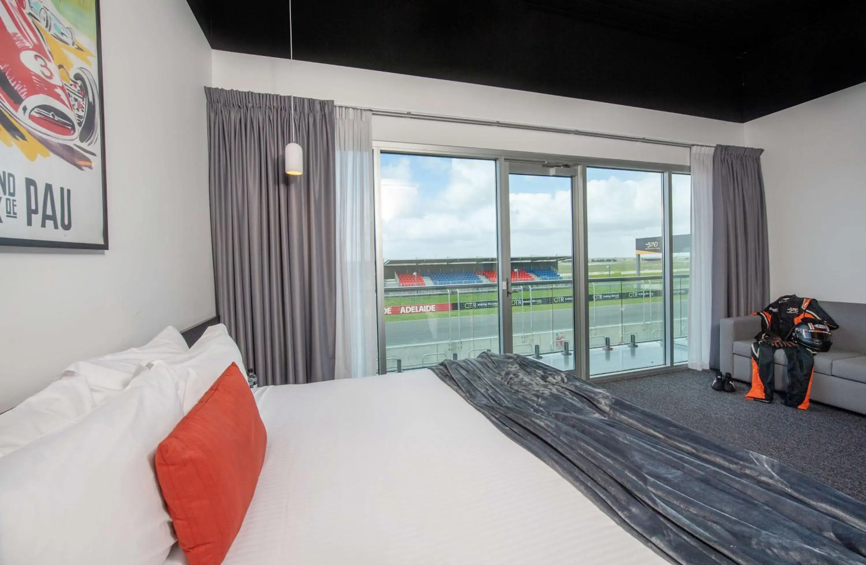 Bed in Rydges Pit Lane Bed in Rydges Pit Lane