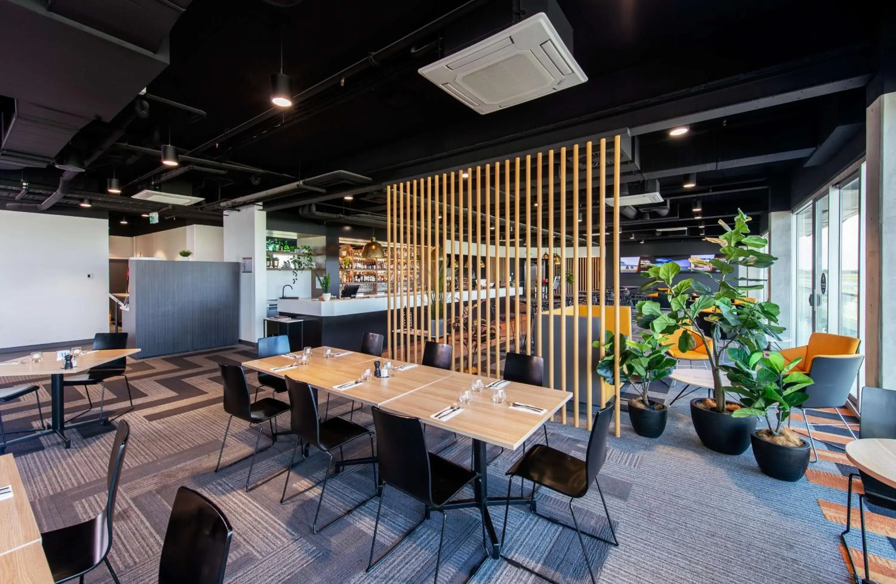 Restaurant/places to eat in Rydges Pit Lane Restaurant/places to eat in Rydges Pit Lane