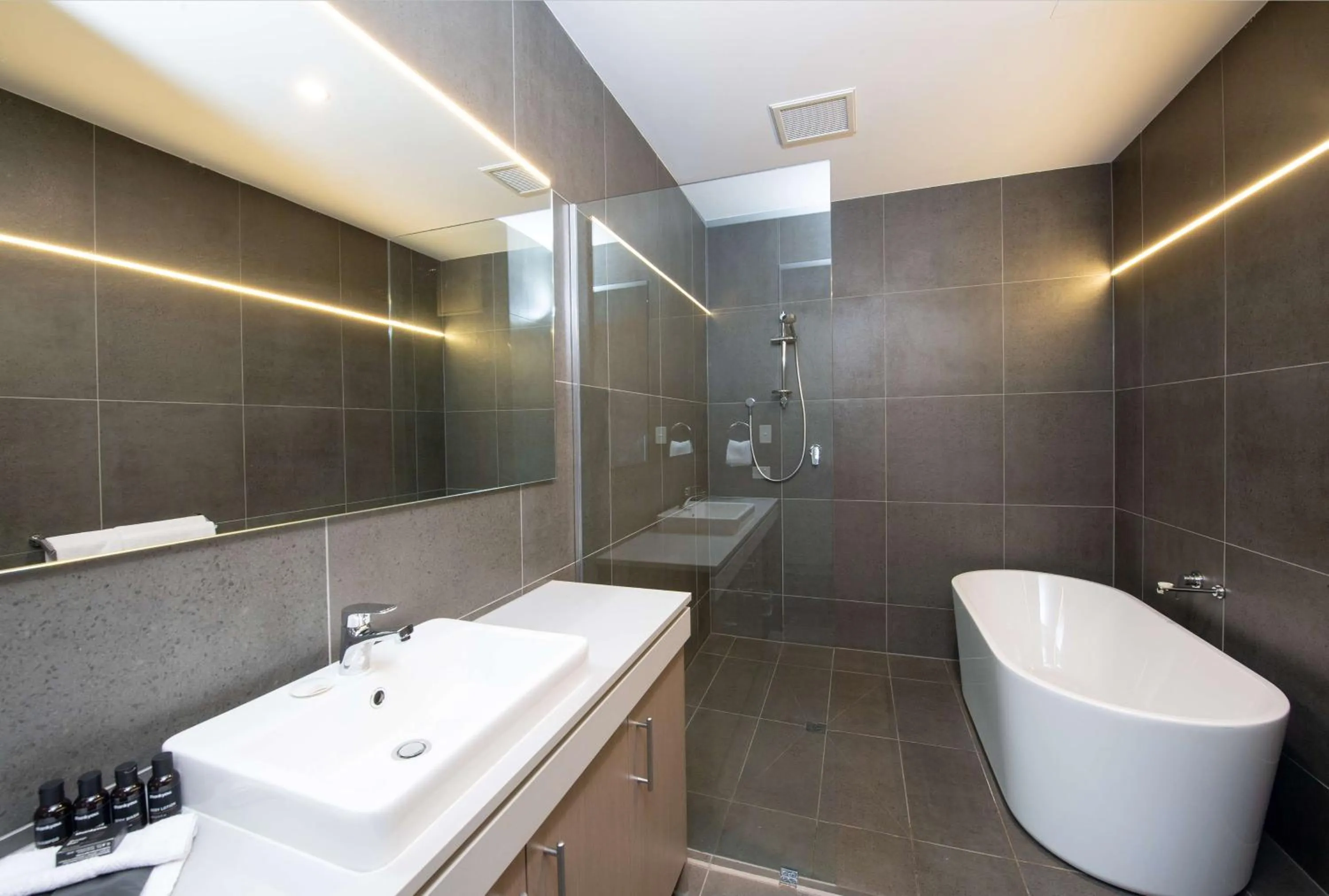 Bathroom in Rydges Pit Lane