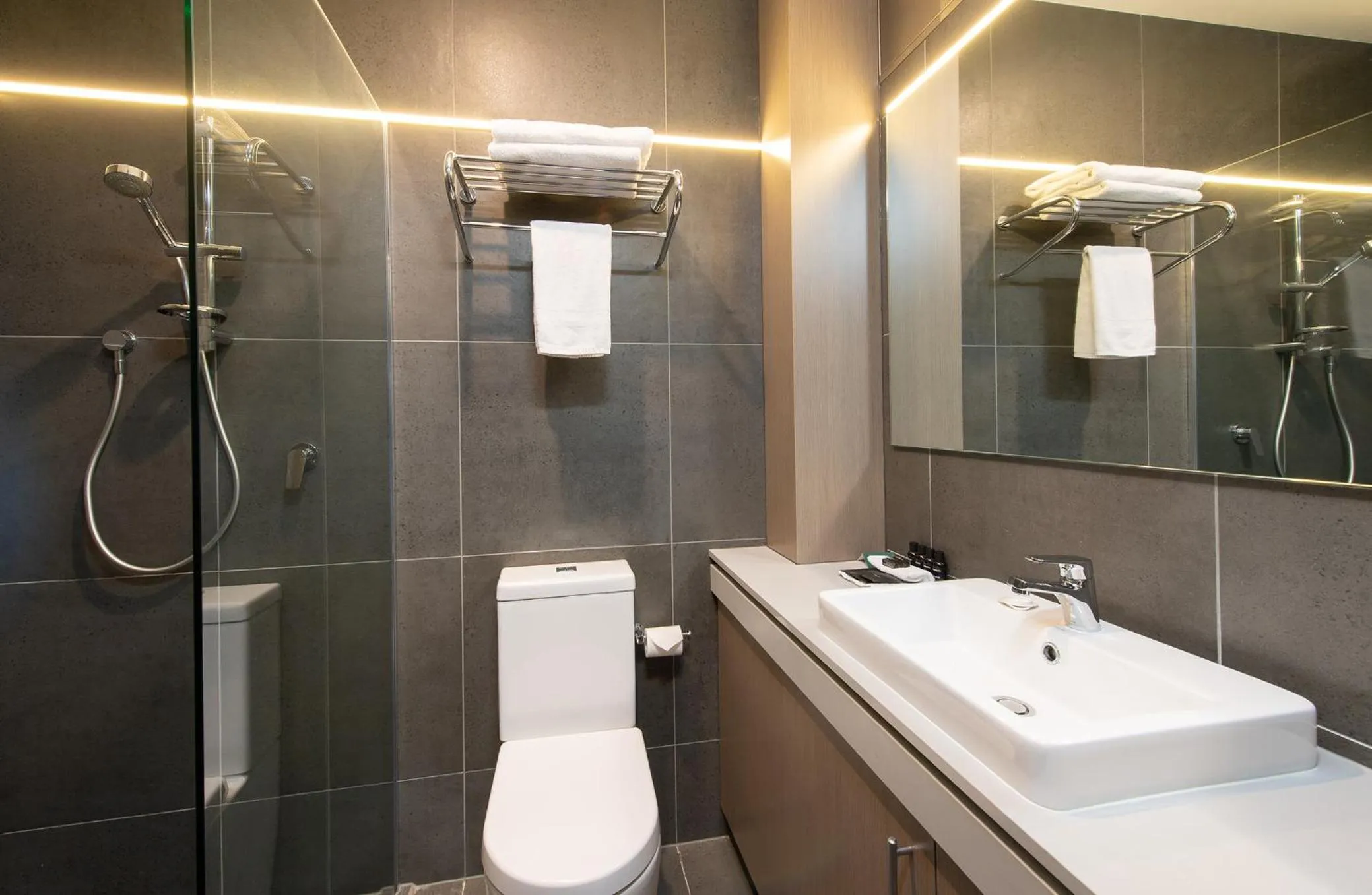 Bathroom in Rydges Pit Lane