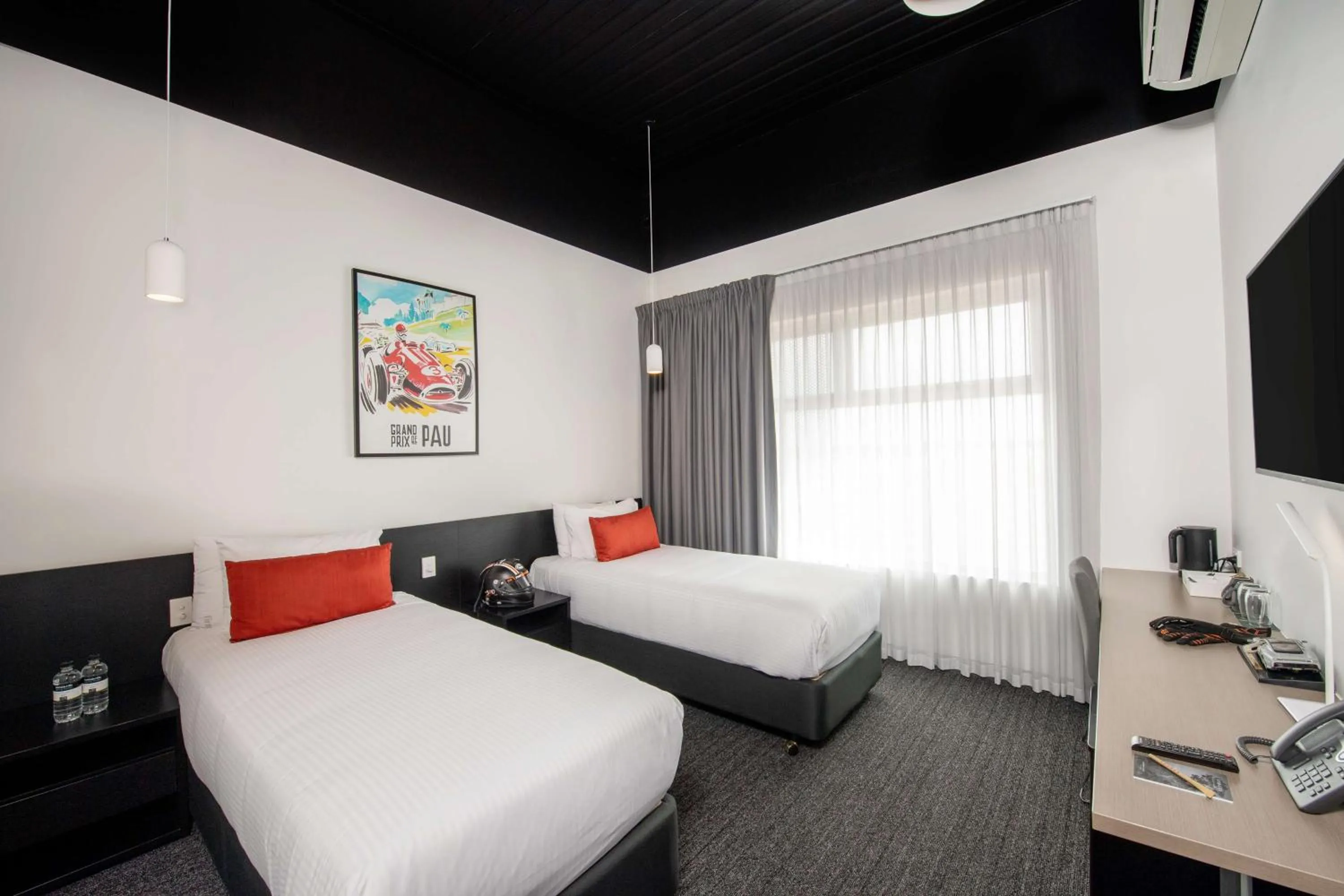 Bedroom, Bed in Rydges Pit Lane
