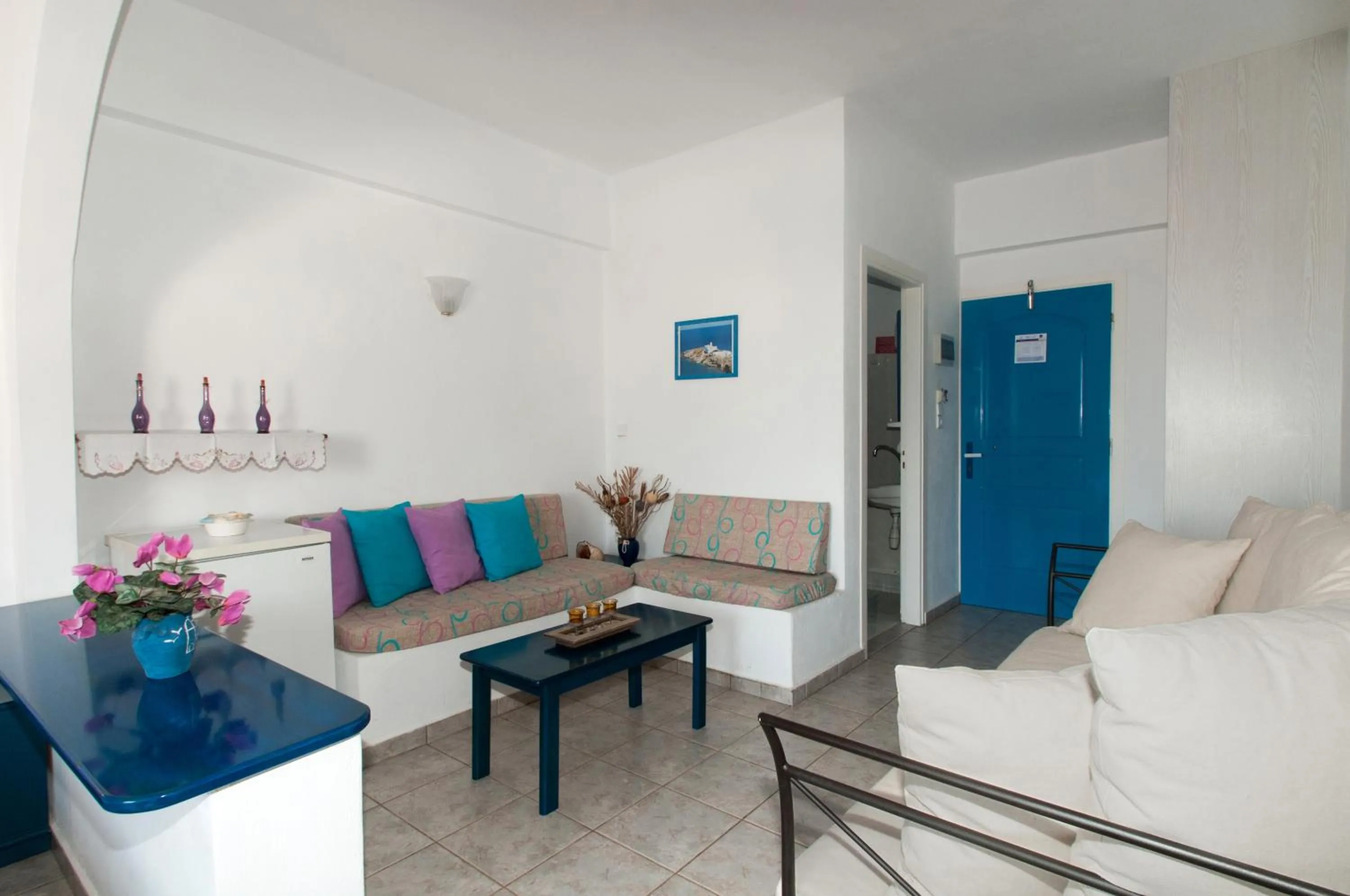 Communal lounge/ TV room, Bed in Maistrali Apartments