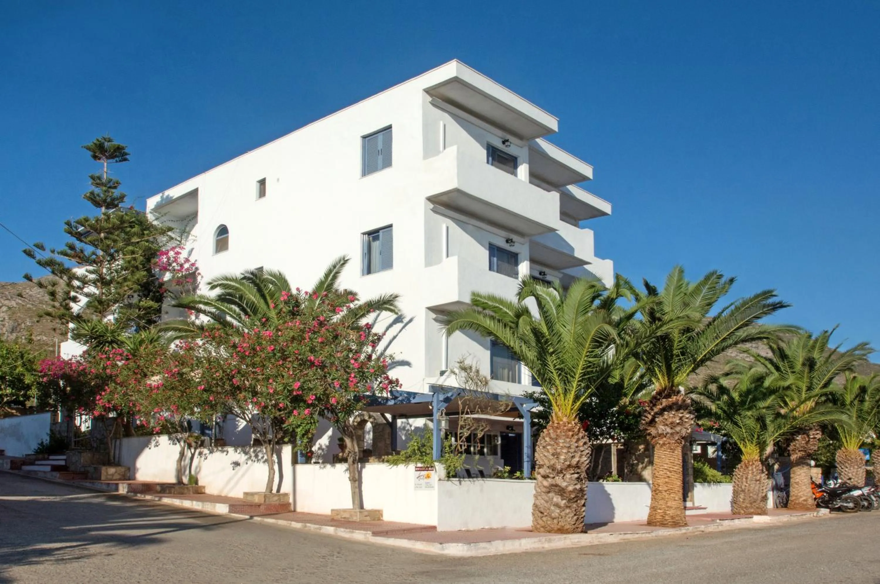 Facade/entrance in Maistrali Apartments