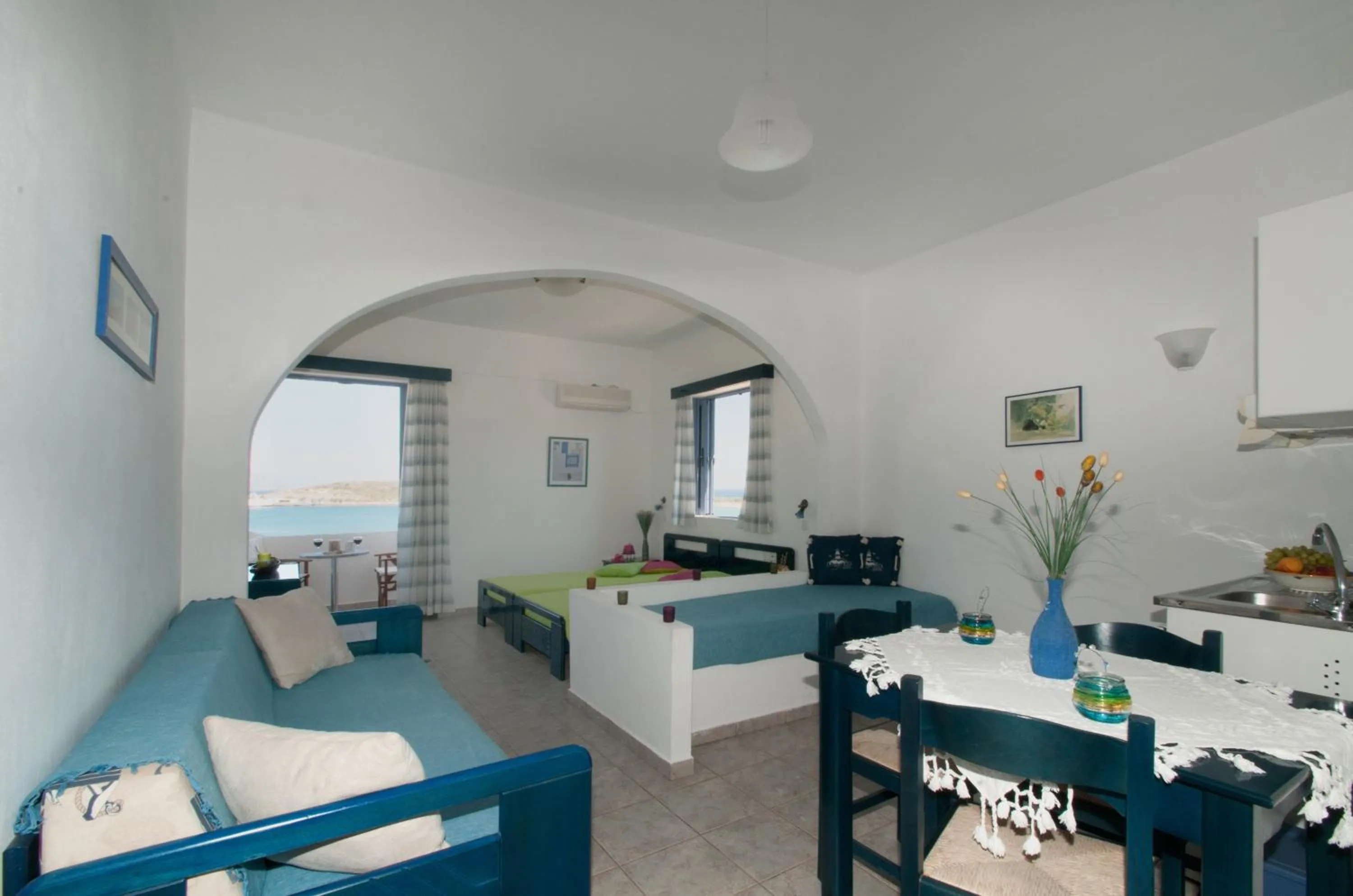 Communal lounge/ TV room in Maistrali Apartments
