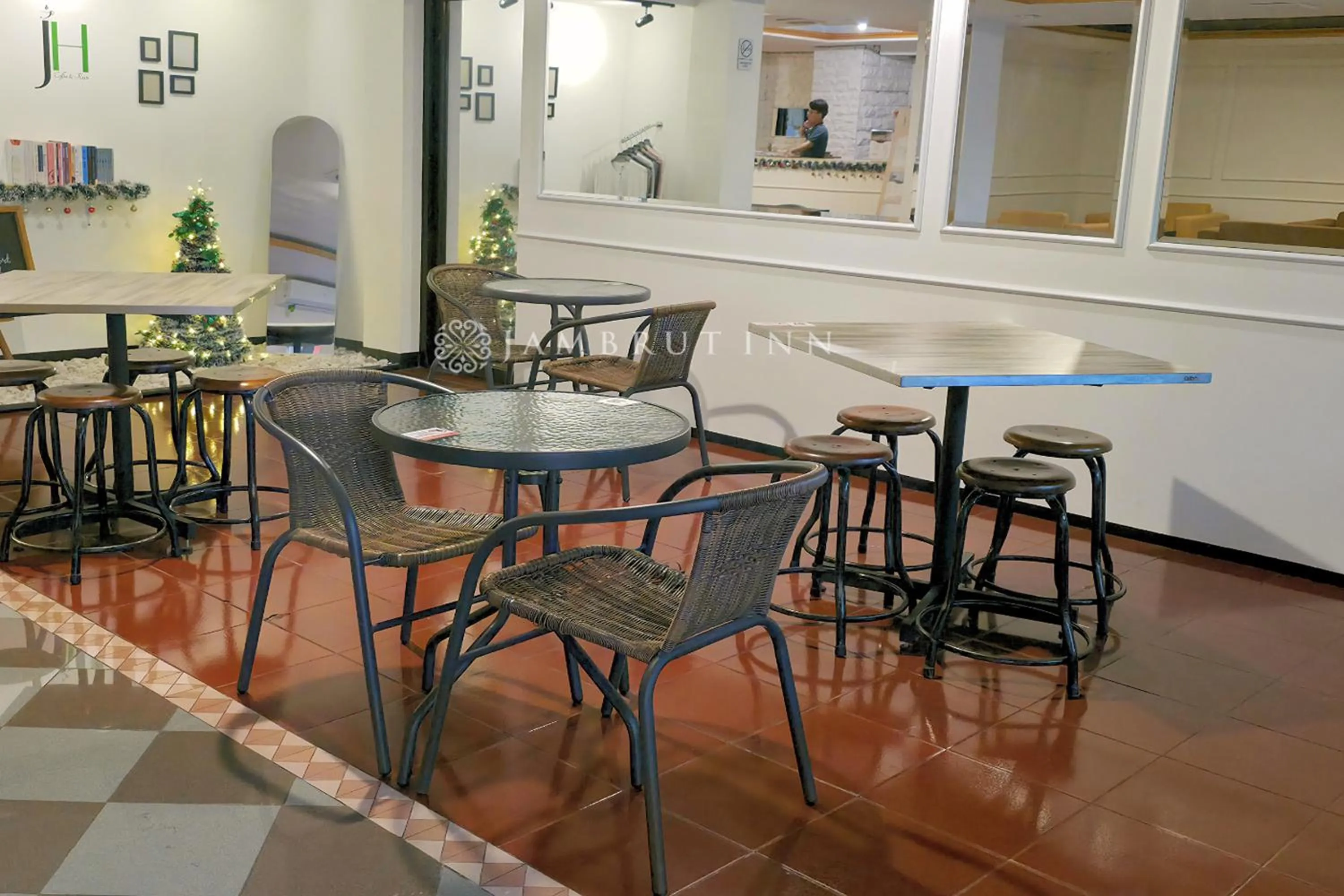 Seating area in Jambrut Inn