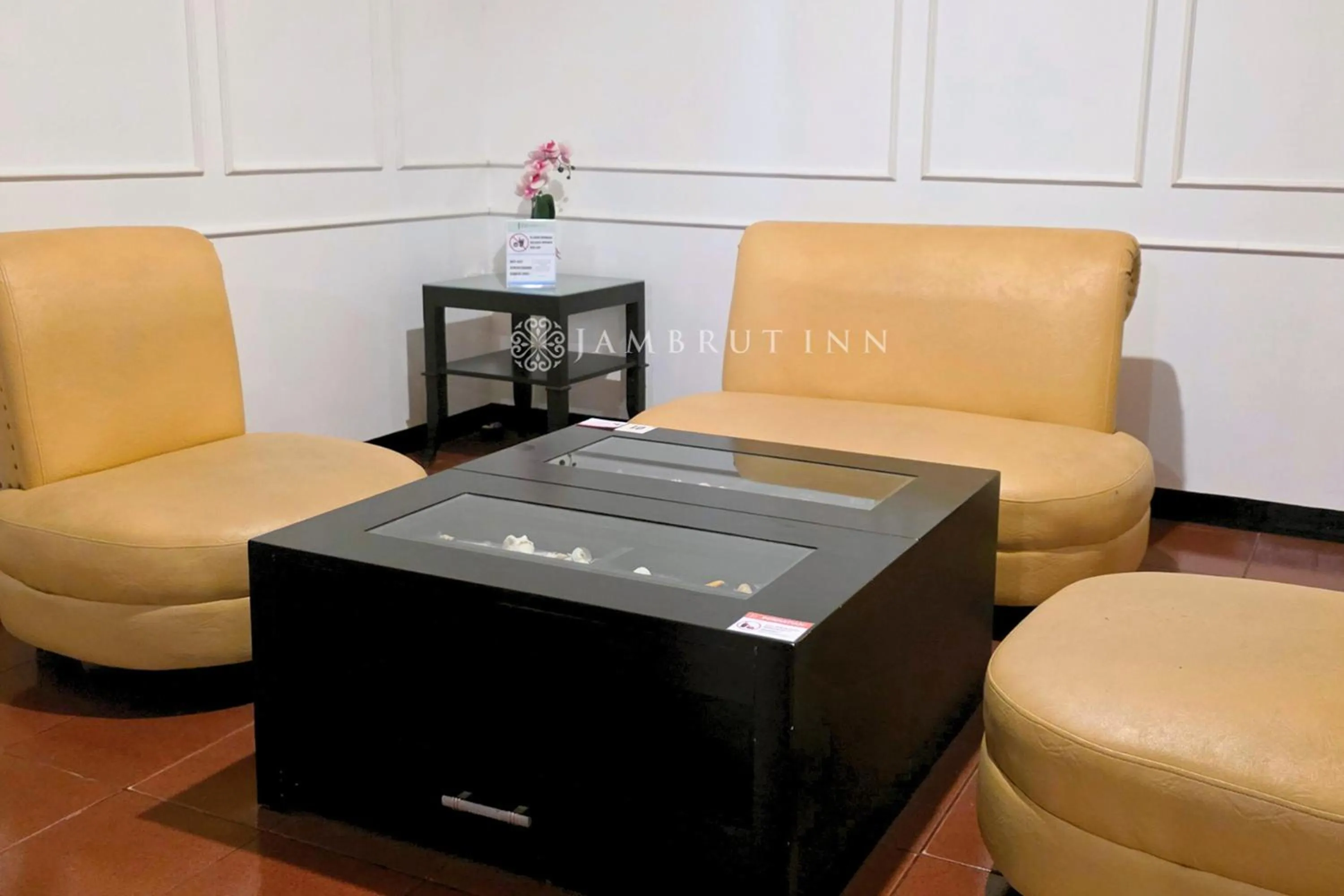 Seating area in Jambrut Inn