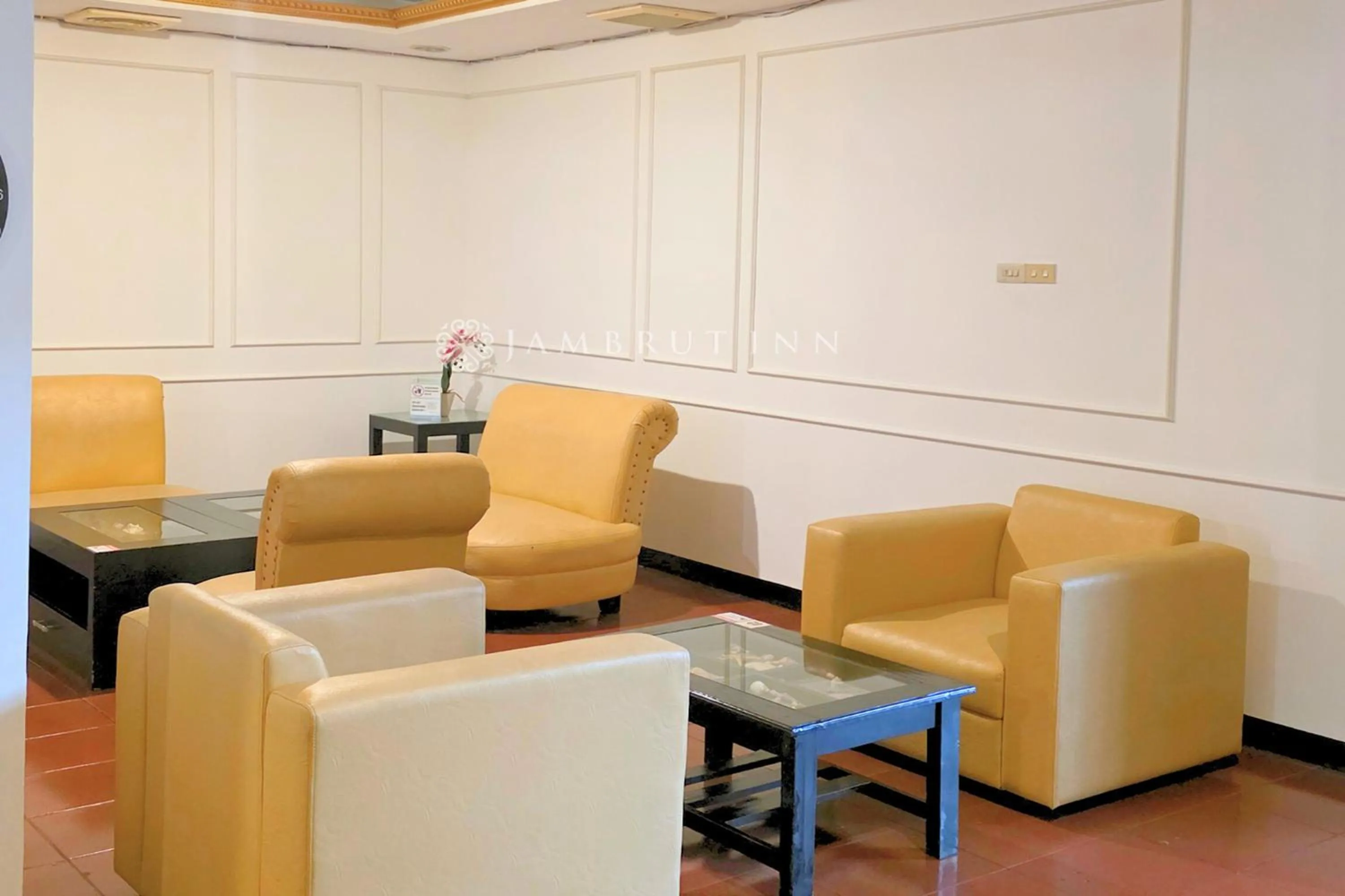 Seating area in Jambrut Inn