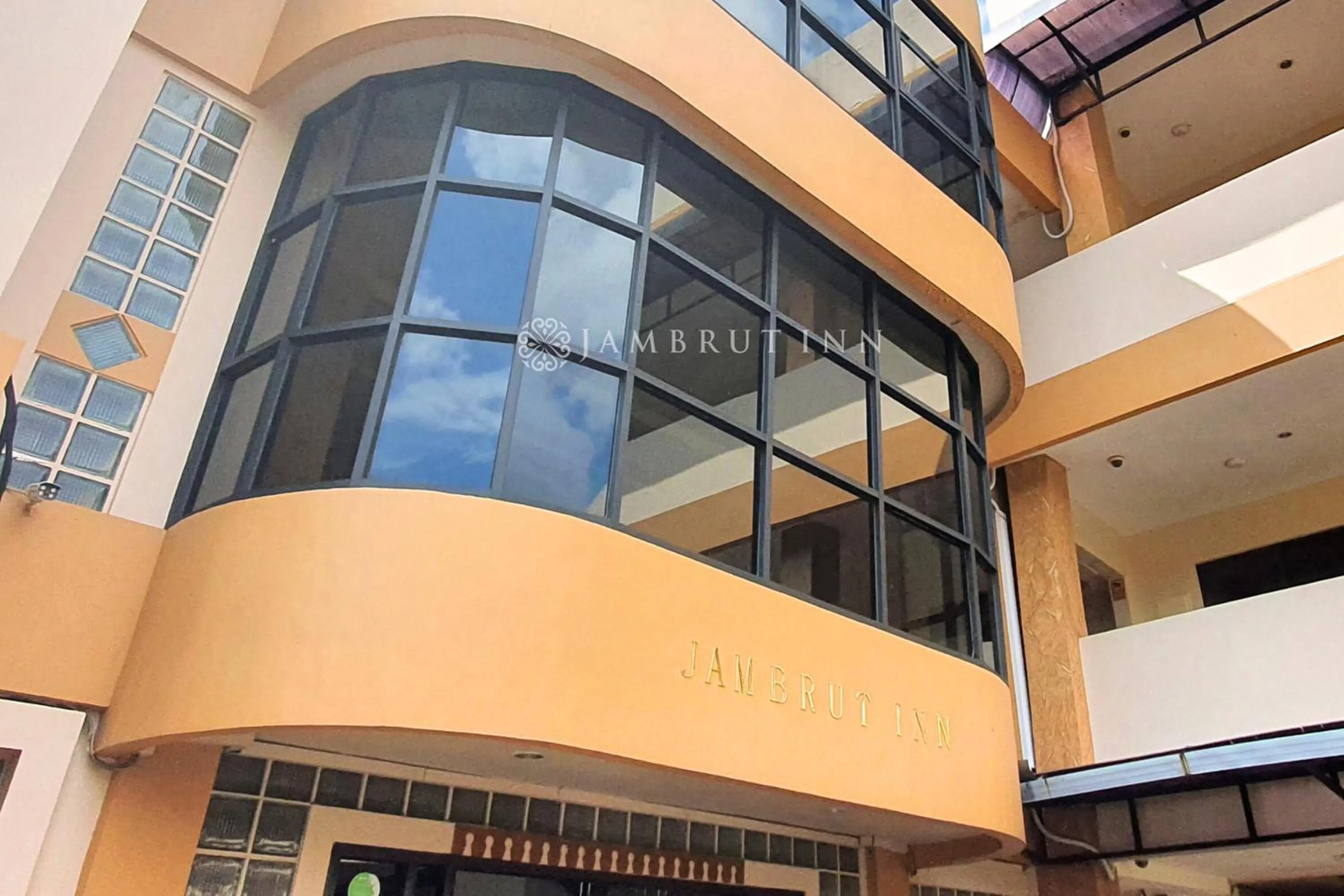 Property building in Jambrut Inn