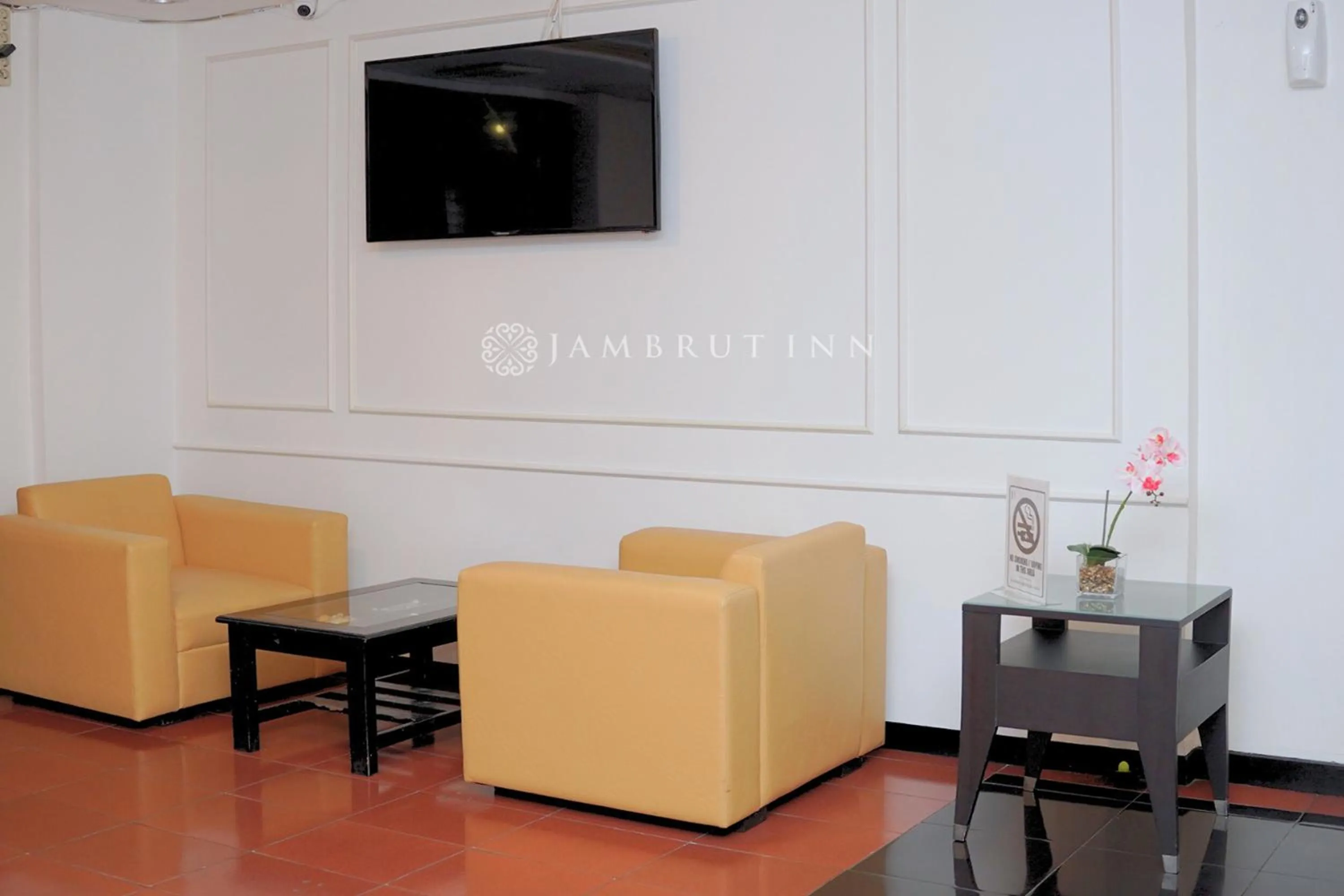 Seating area in Jambrut Inn