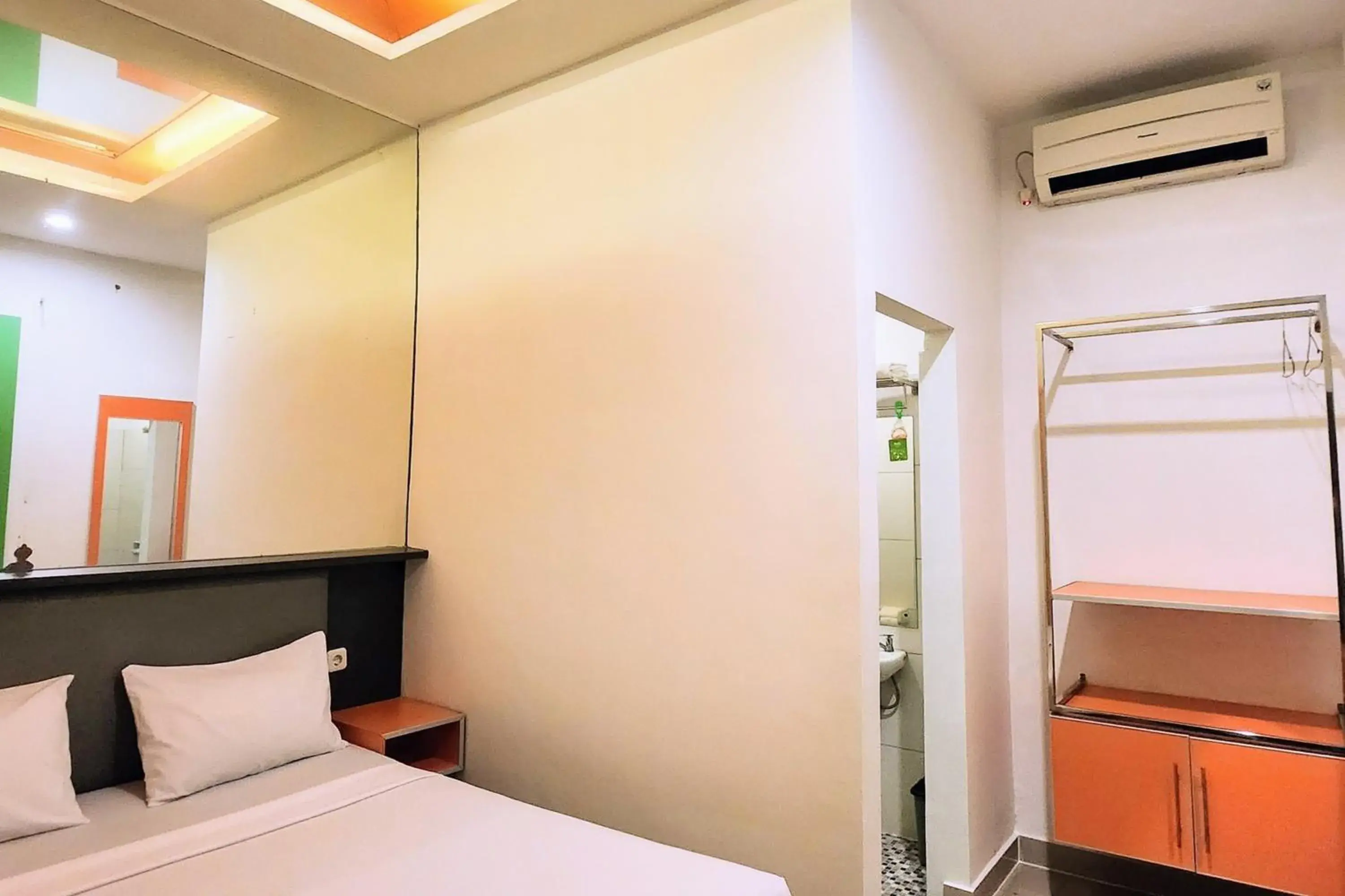 Bed in Jambrut Inn Bed in Jambrut Inn