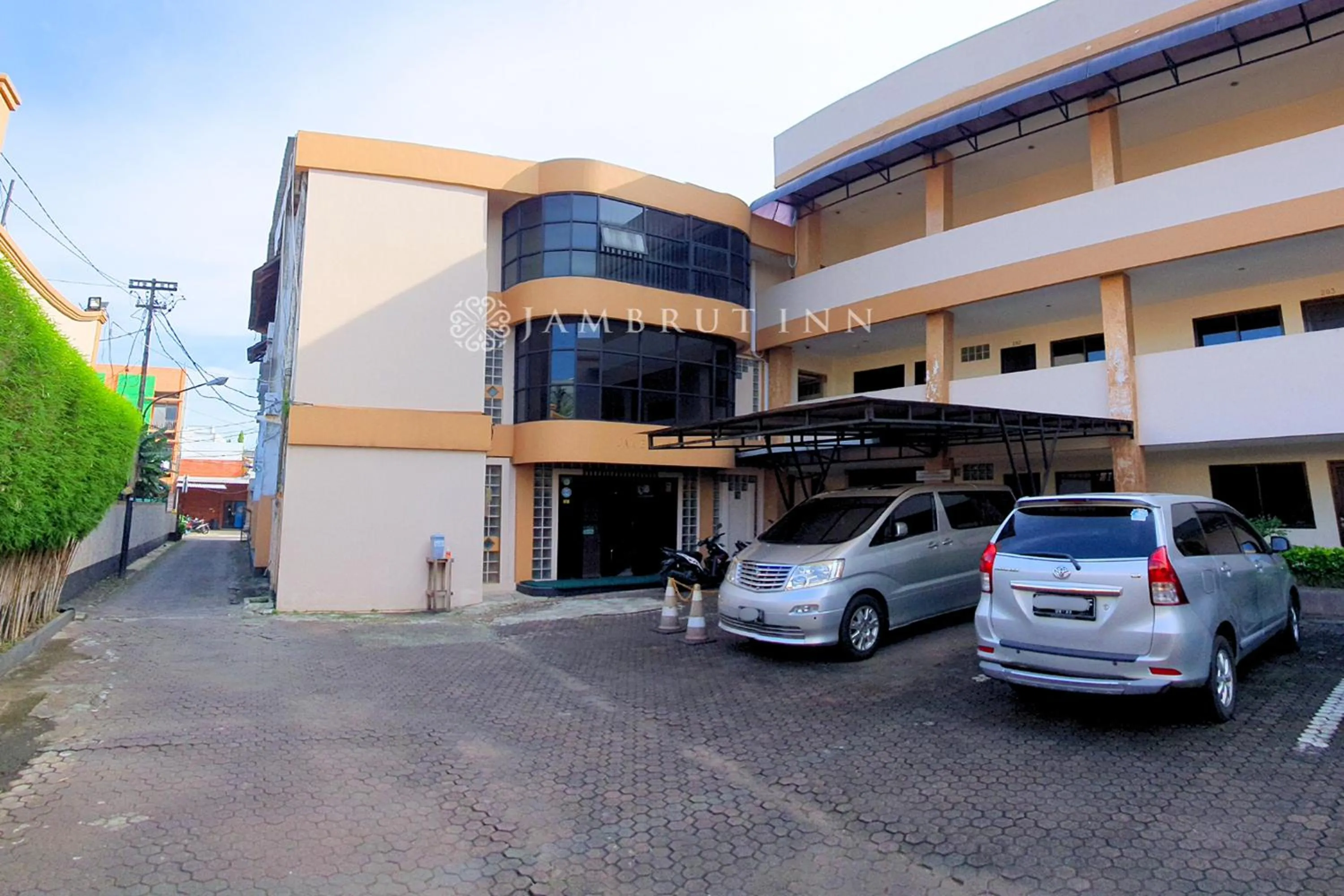 Property building in Jambrut Inn