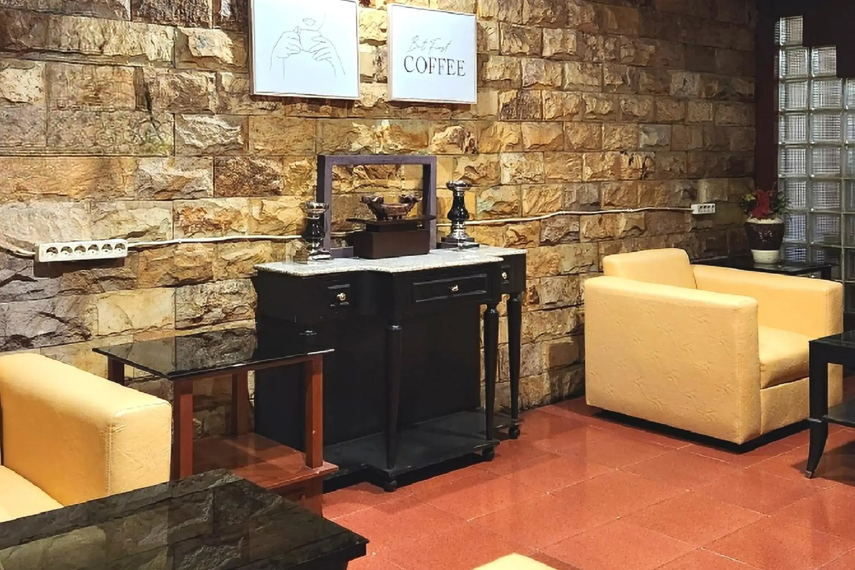 Restaurant/places to eat in Jambrut Inn Restaurant/places to eat in Jambrut Inn