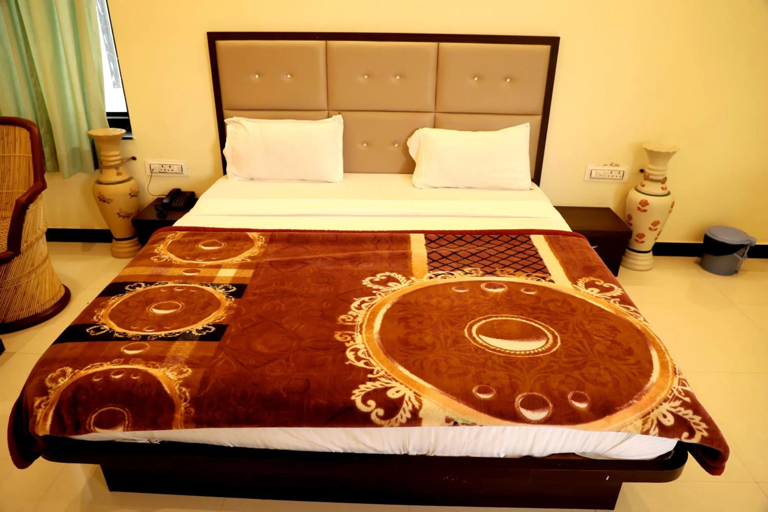 Bedroom, Bed in Aravali Hills Resort