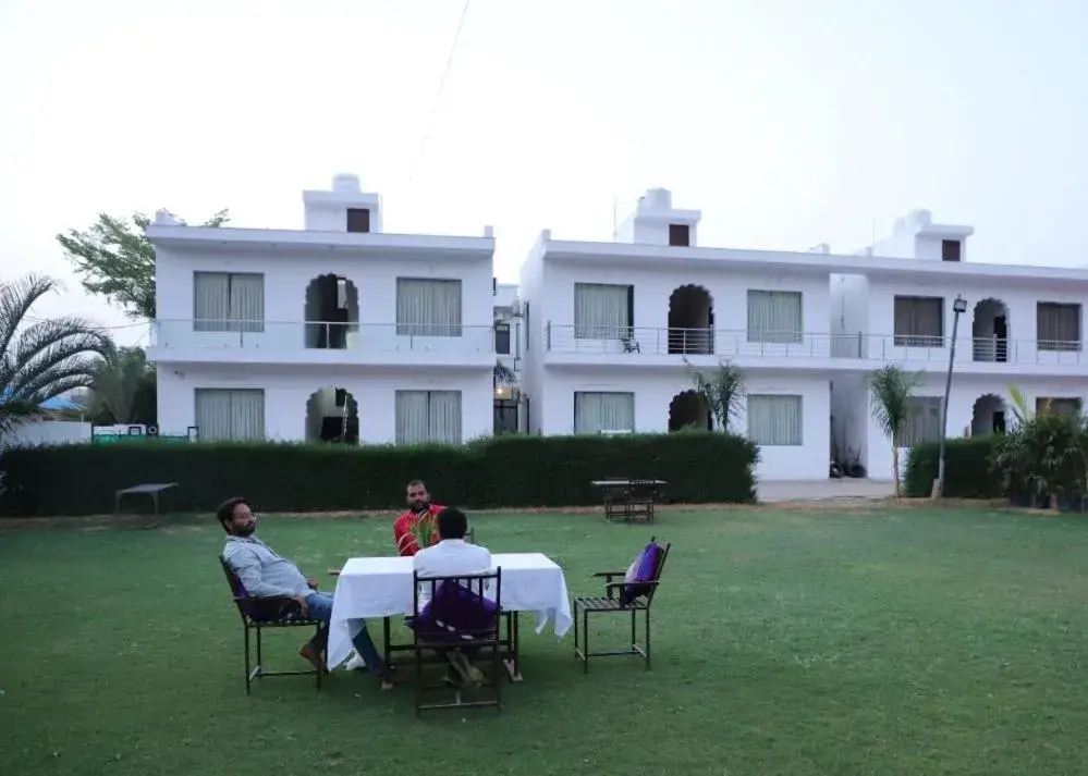 Restaurant/places to eat in Aravali Hills Resort Restaurant/places to eat in Aravali Hills Resort