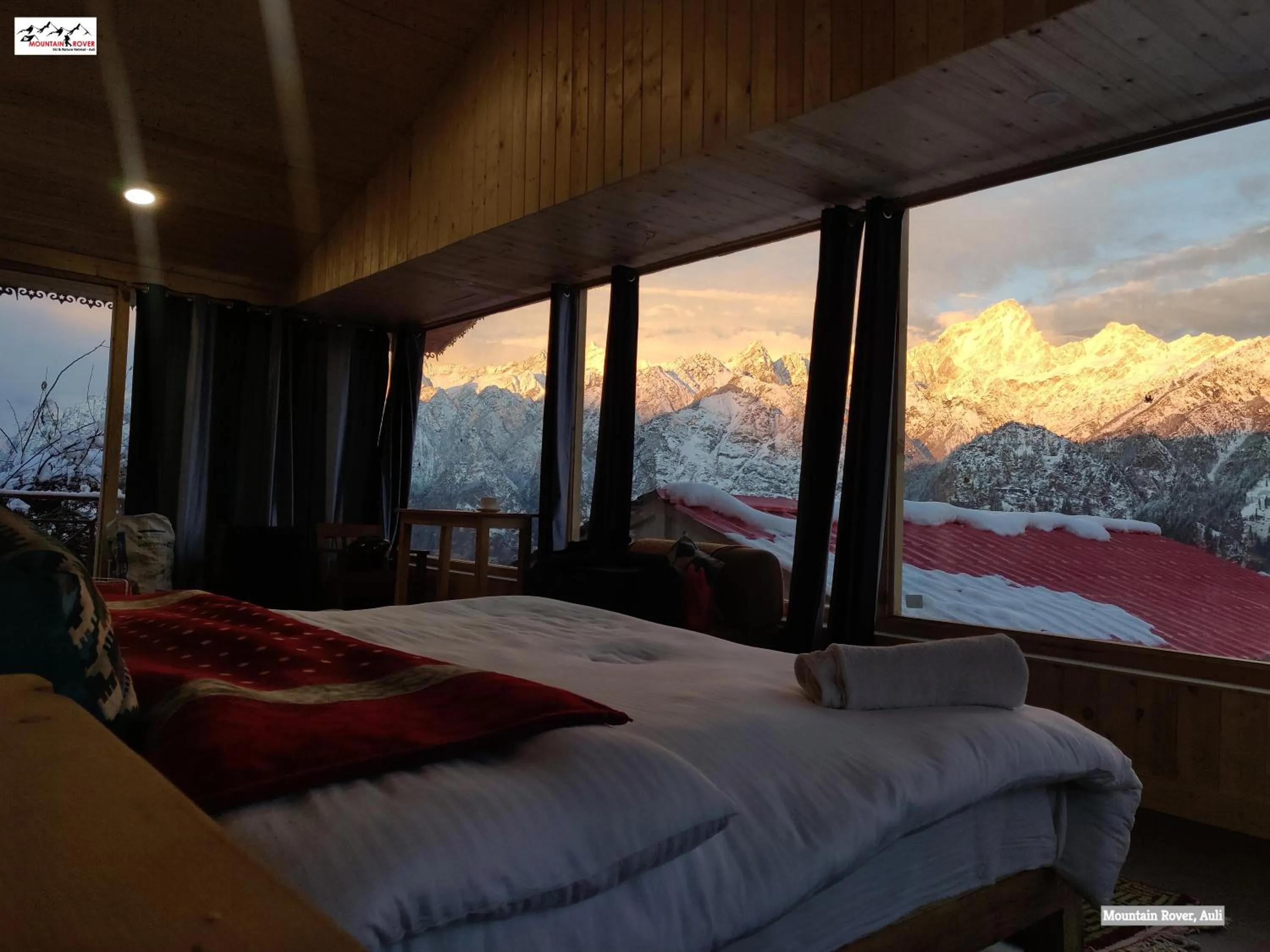 Bed in Mountain Rover Auli Resort