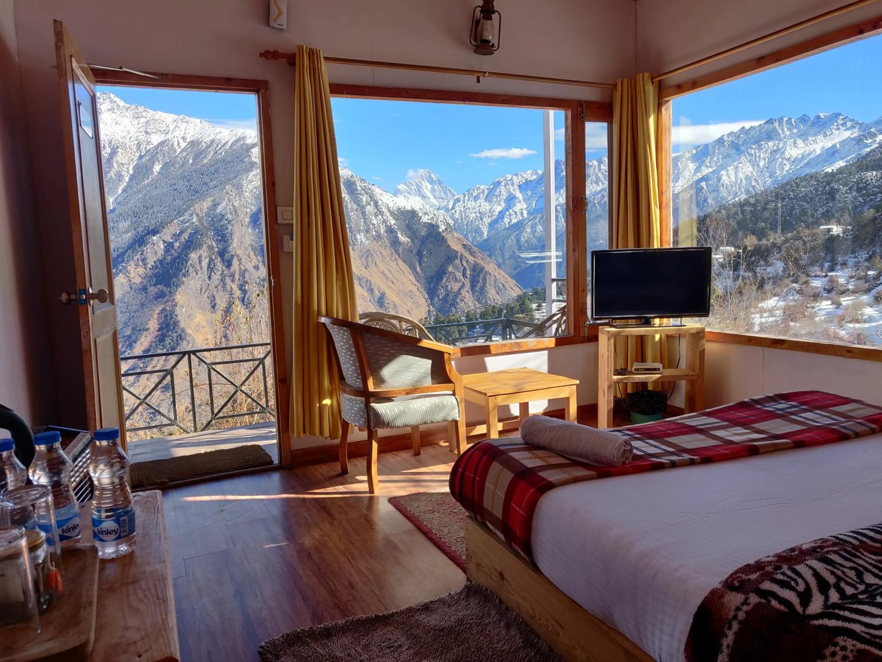 Bed in Mountain Rover Auli Resort