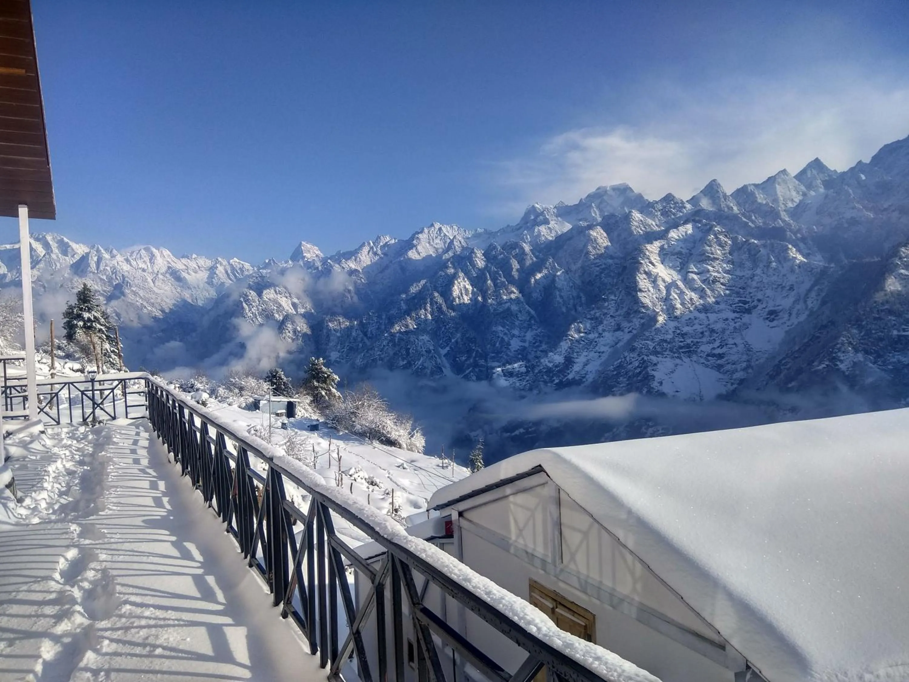 Winter in Mountain Rover Auli Resort
