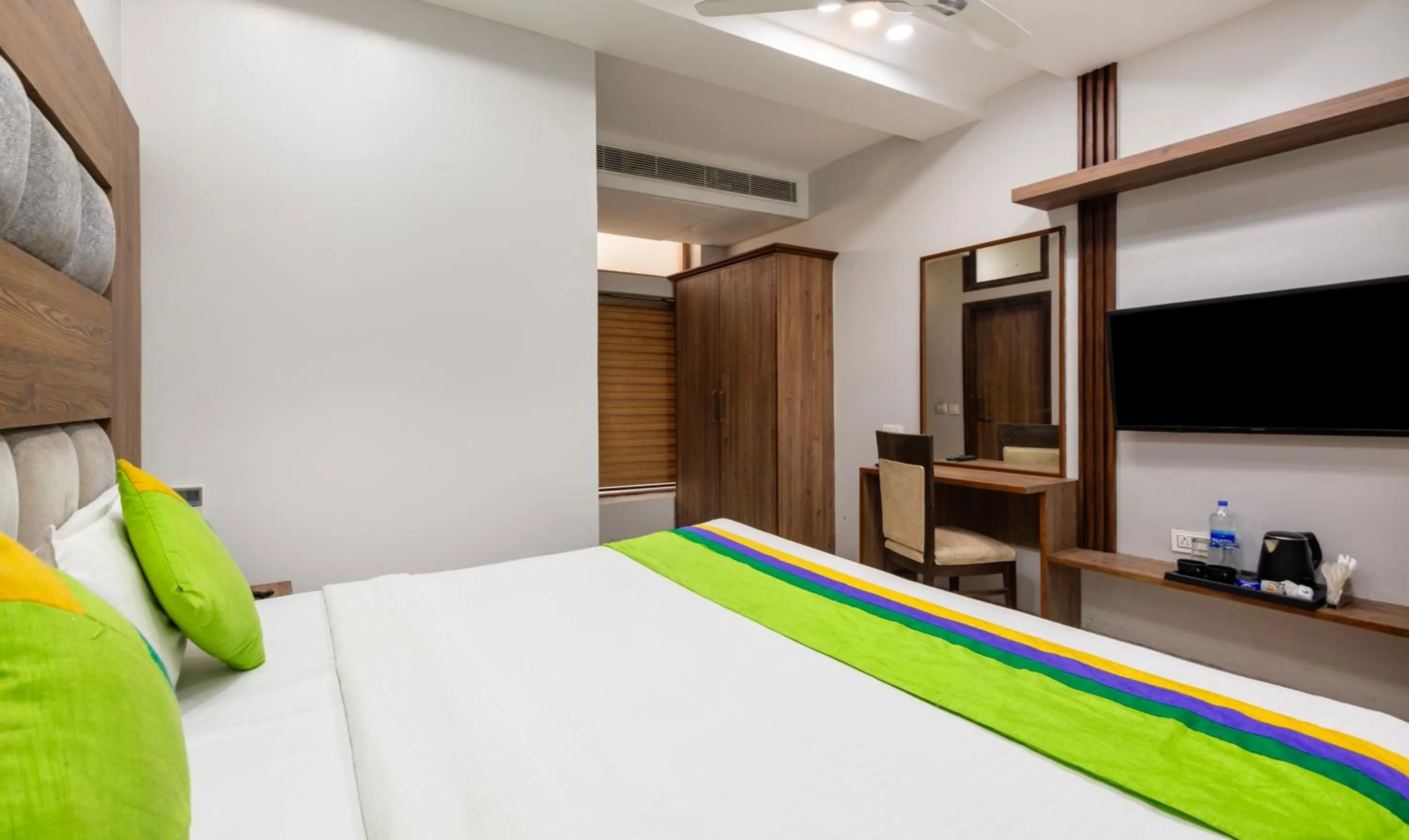 Bedroom, Bed in Treebo JD Residency Mohali