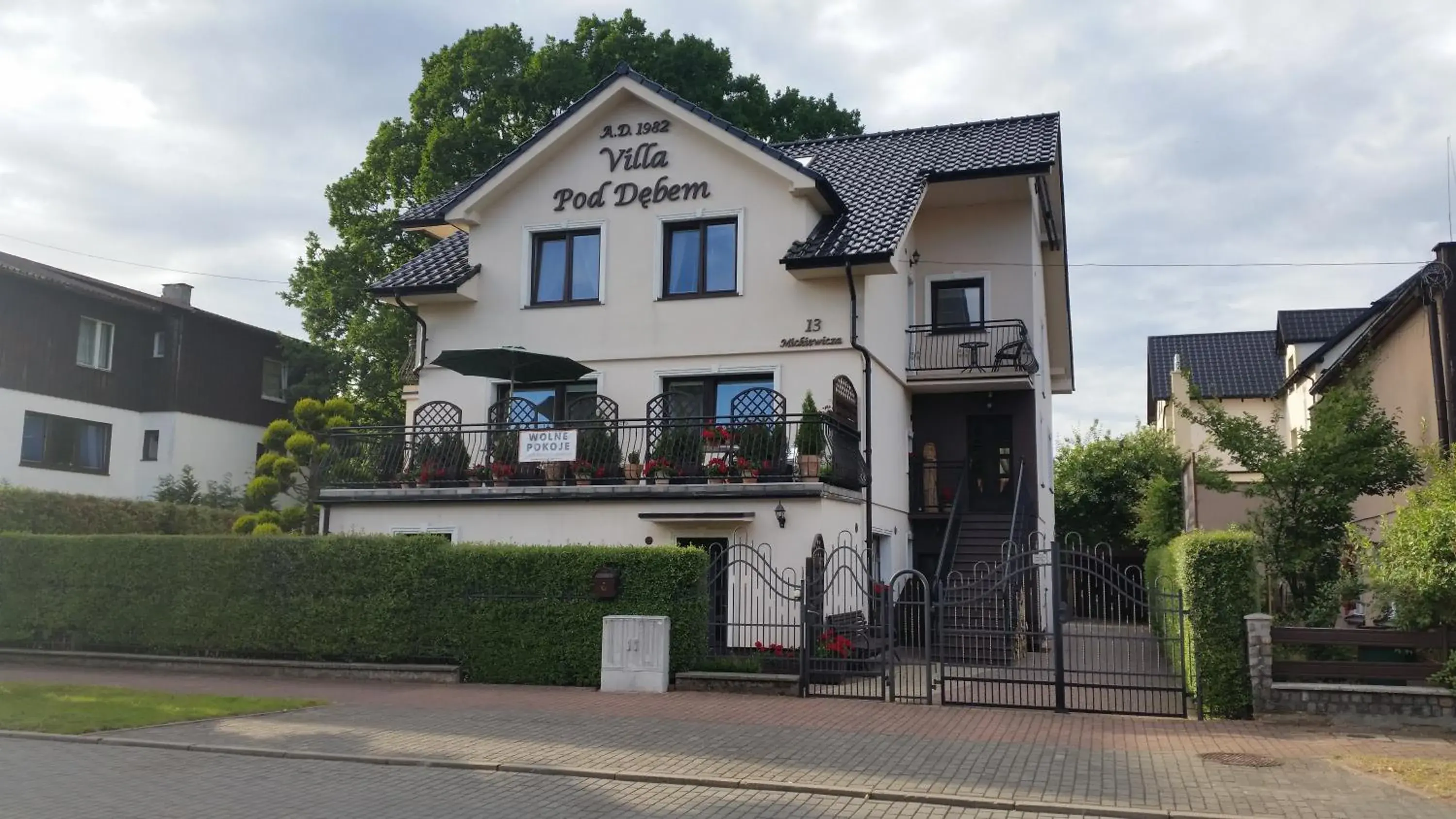 Villa Pod Dębem Villa Pod Dębem