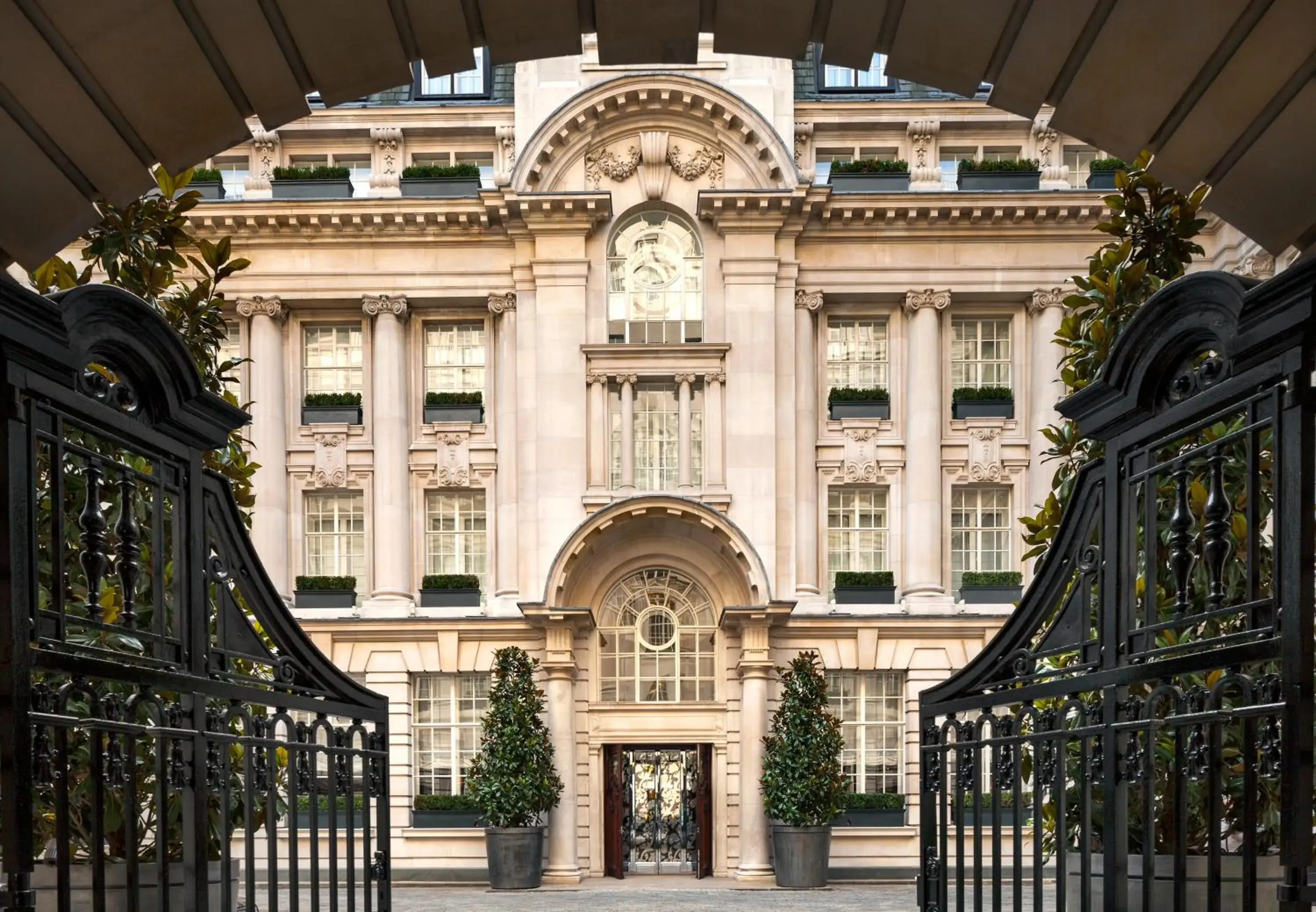 Facade/entrance in Rosewood London