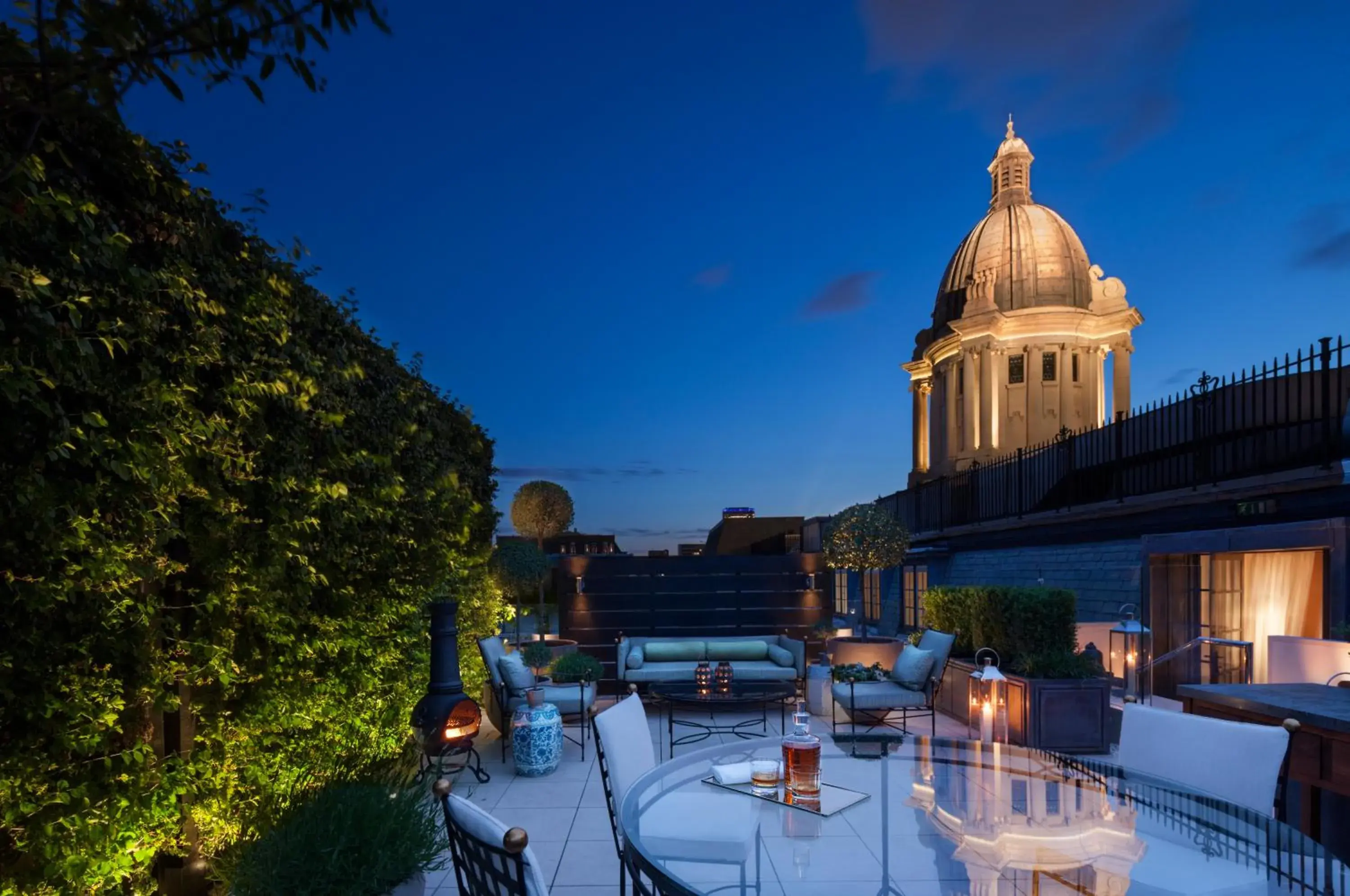 Patio, Neighborhood in Rosewood London