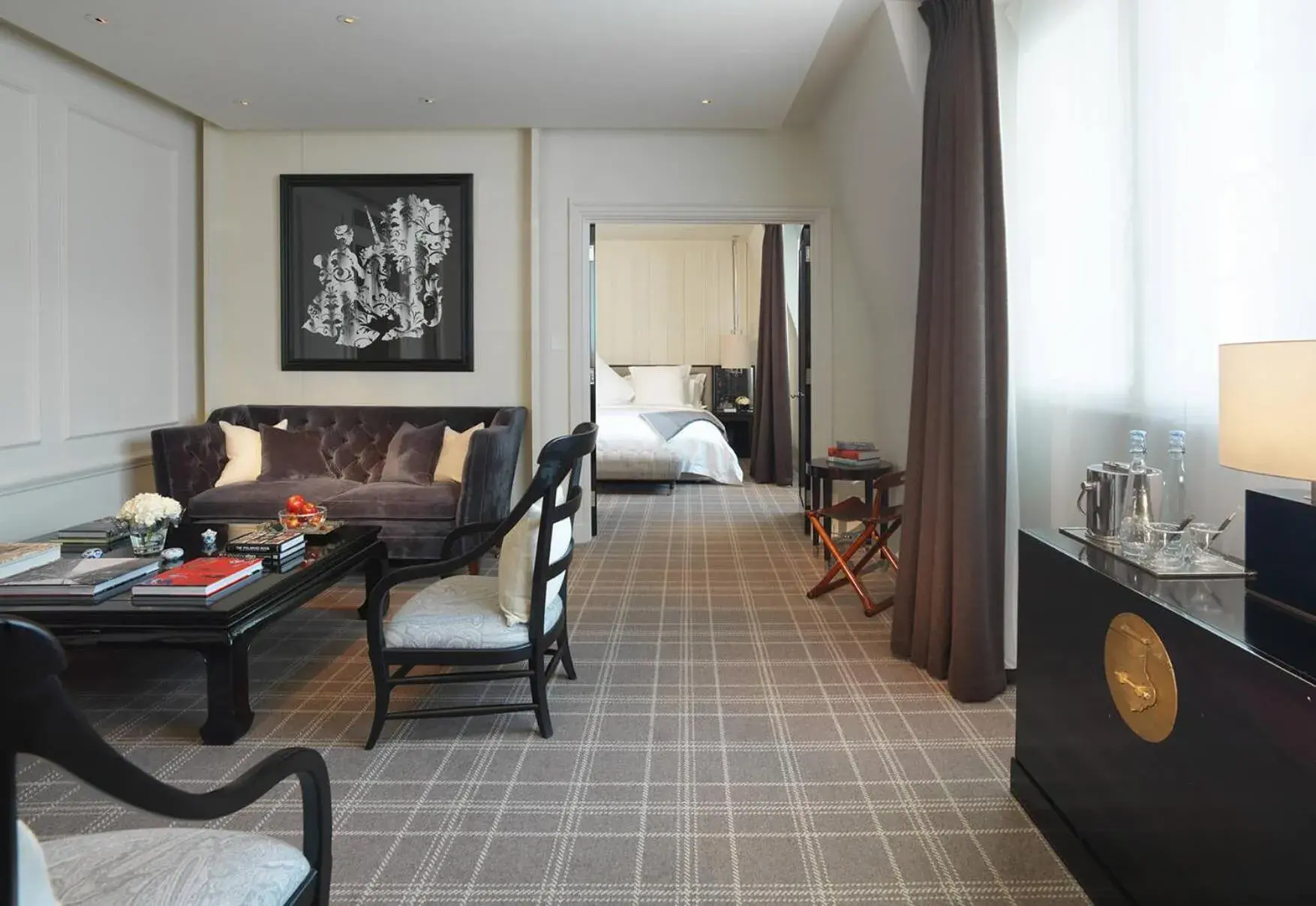 Living room, Bed in Rosewood London