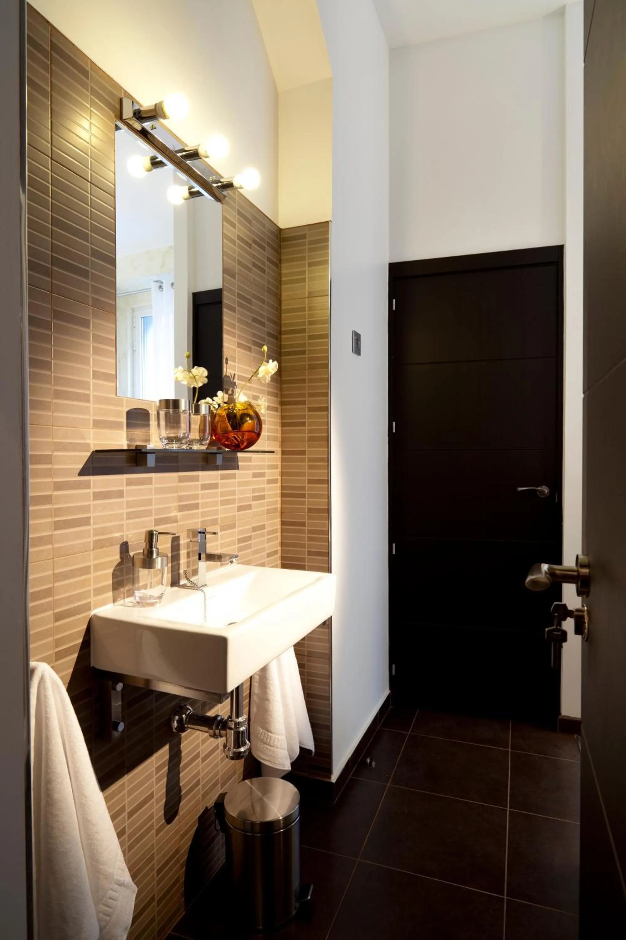 Bathroom in THC Latina Hostel