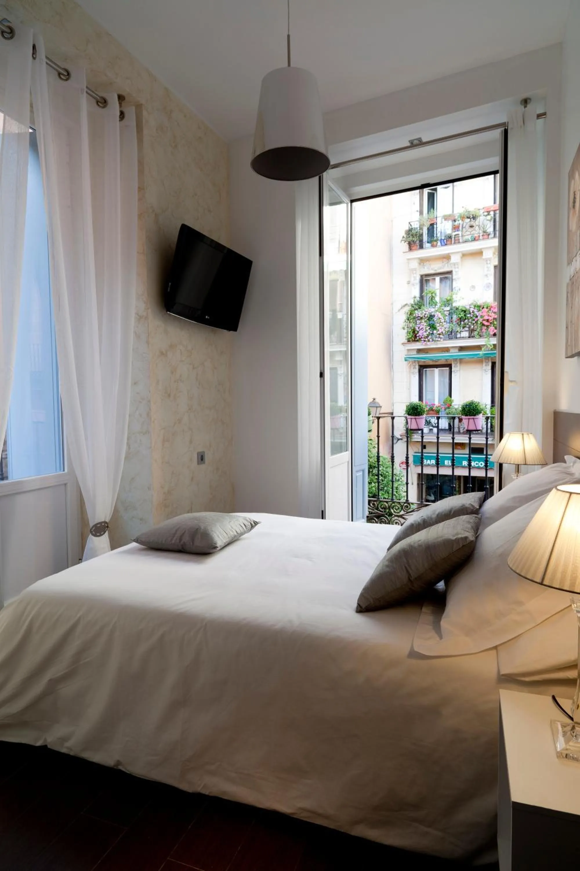 Bed in THC Latina Hostel